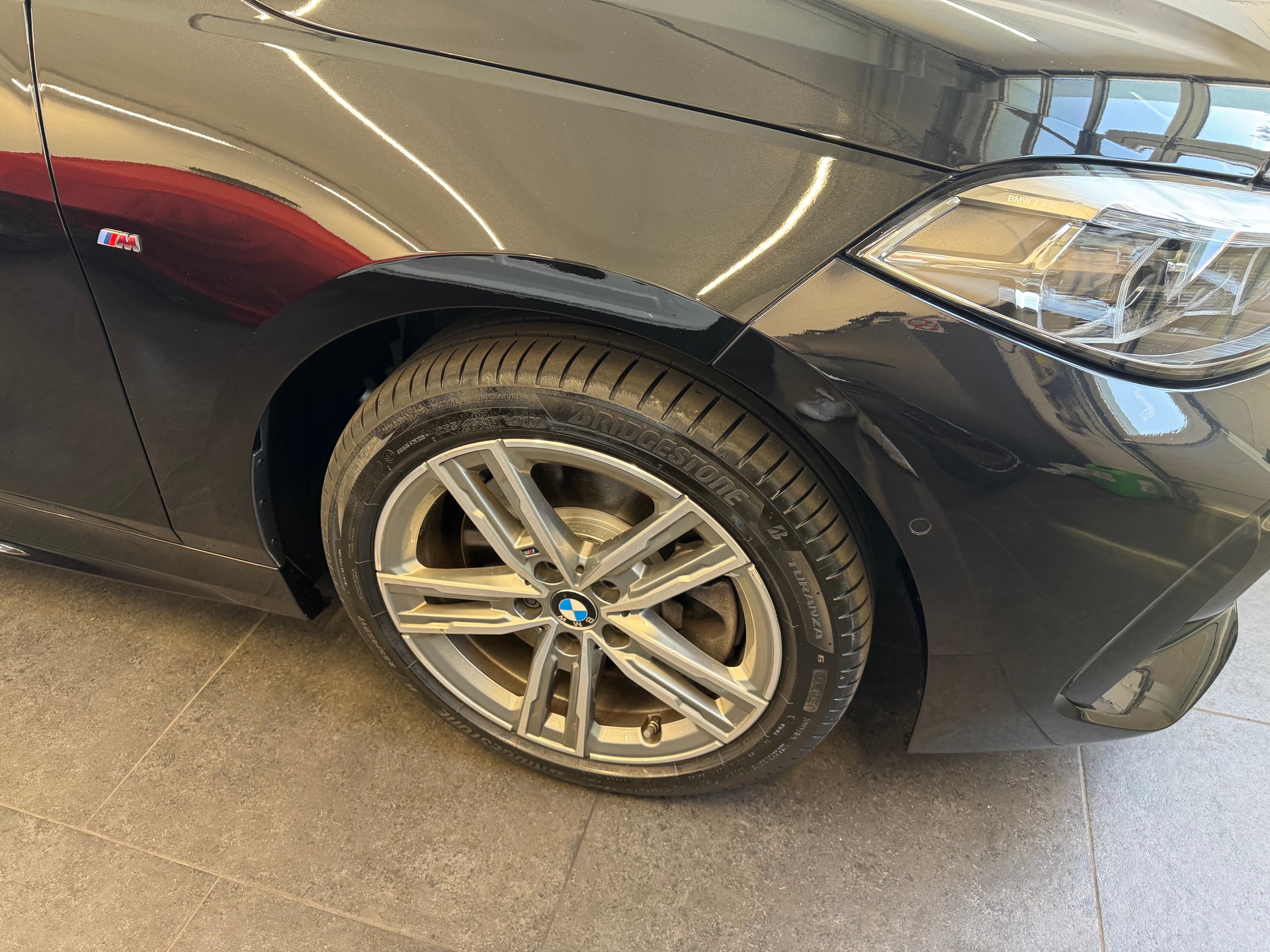 BMW 120i Pure M Sport Steptronic-image-11