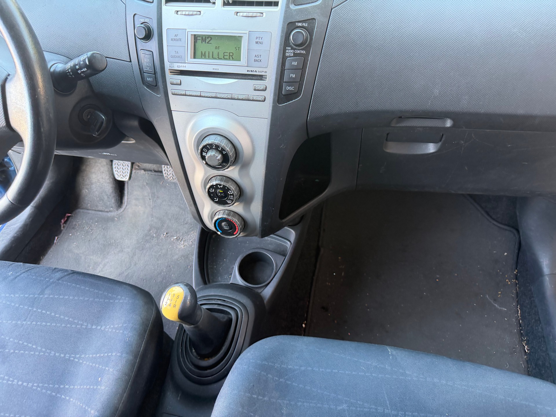 TOYOTA Yaris 1.3 Linea Sol-image-7
