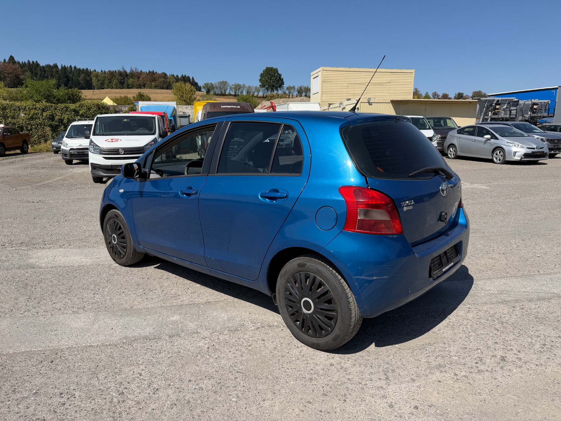 TOYOTA Yaris 1.3 Linea Sol-image-3
