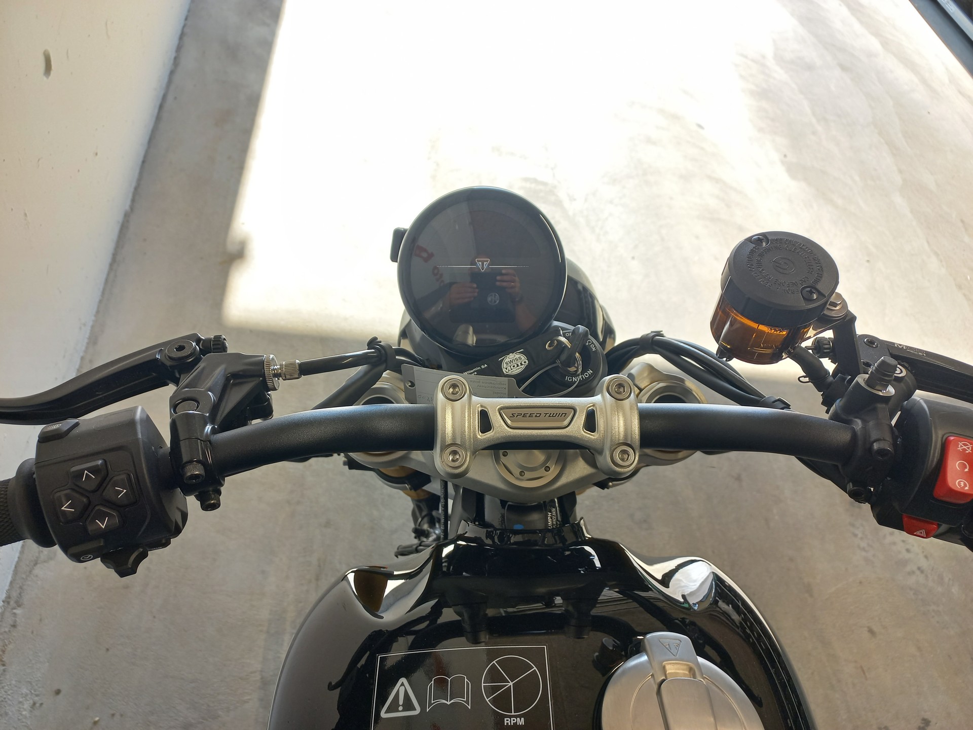 TRIUMPH Speed Twin 1200 RS-showroom-element-3