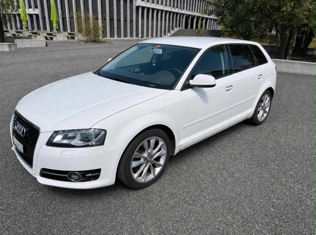 AUDI A3 Sportback 2.0 TFSI Ambition quattro S-tronic-image-2
