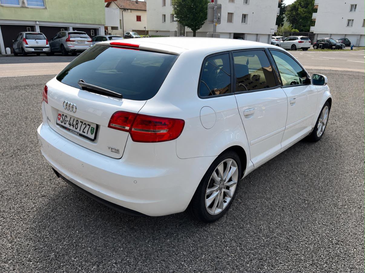 AUDI A3 Sportback 2.0 TFSI Ambition quattro S-tronic-image-3