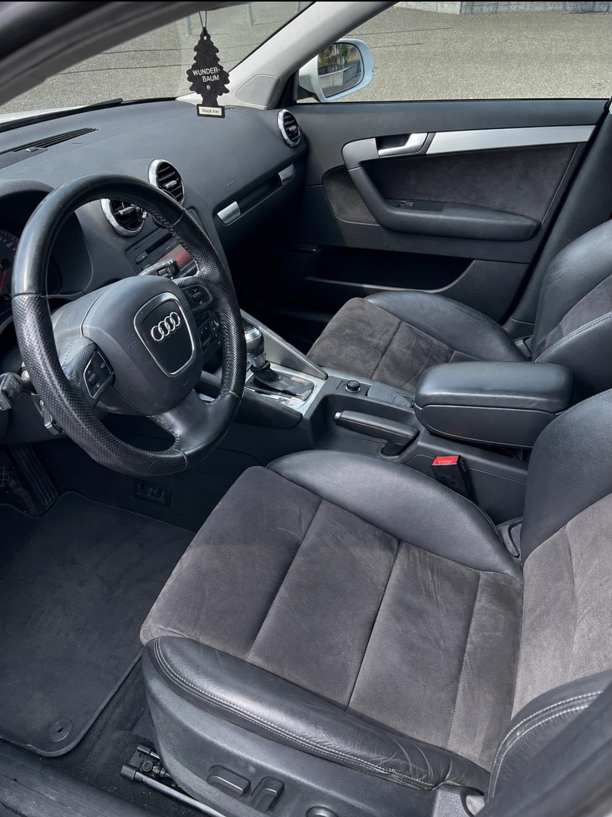 AUDI A3 Sportback 2.0 TFSI Ambition quattro S-tronic-image-5