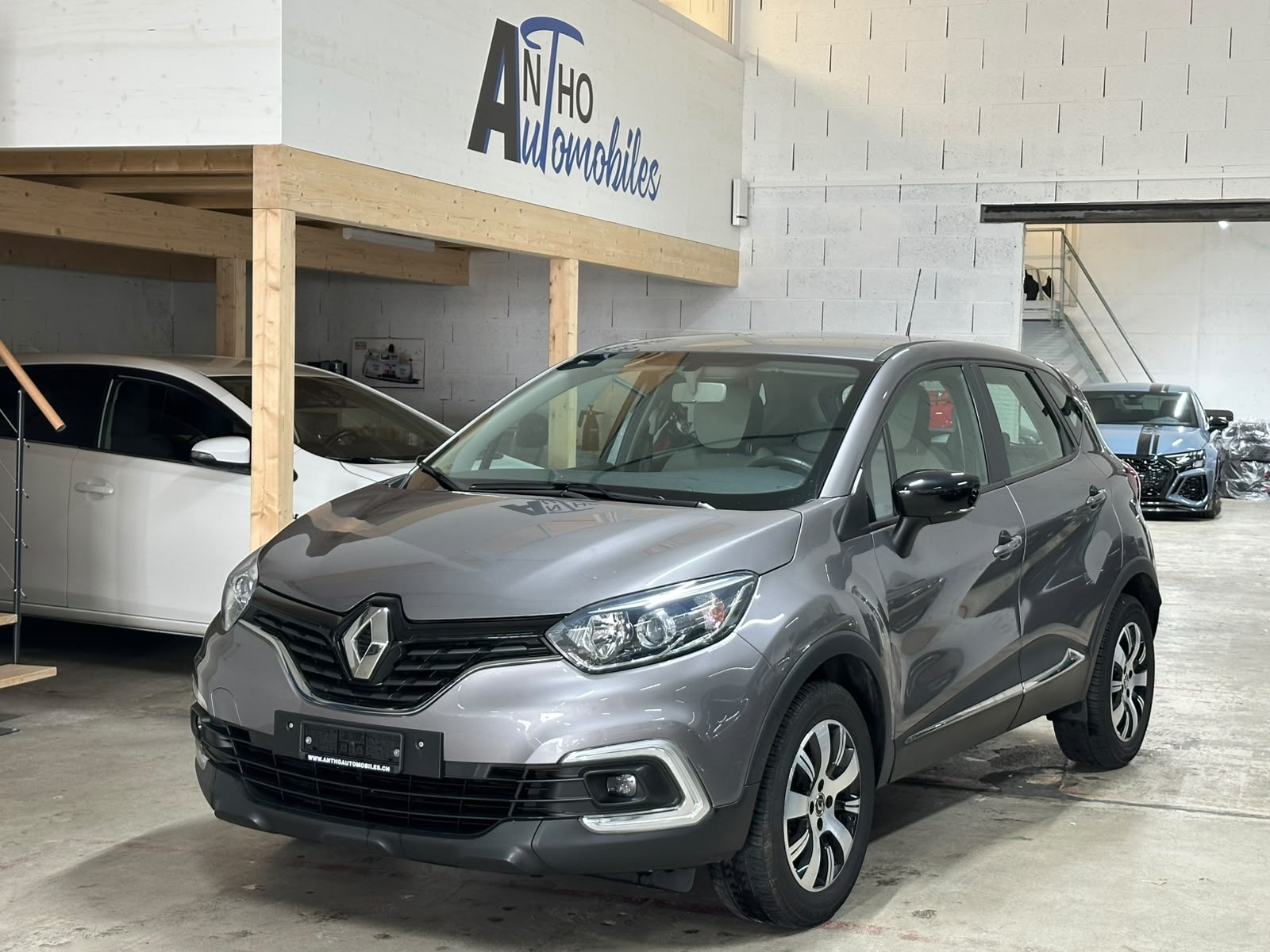 RENAULT Captur 0.9 12V Intens-image-0