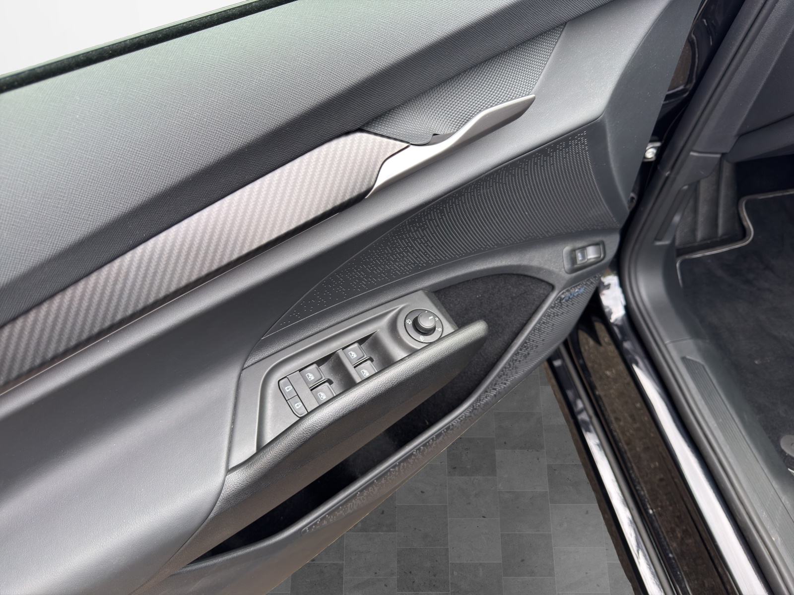 SKODA Enyaq 85x Sportline 4x4-image-17