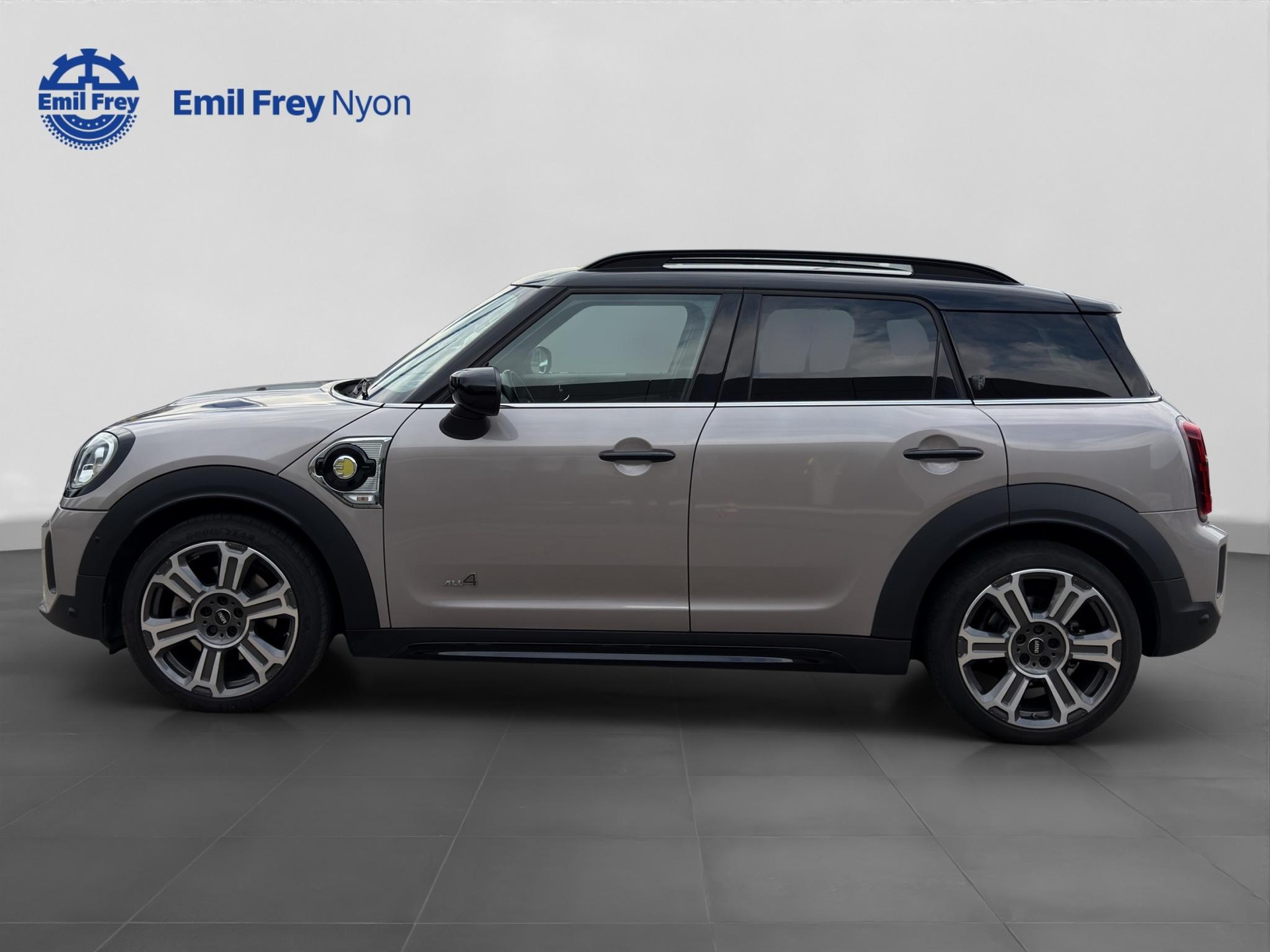 MINI Countryman F60 1.5i Cooper S E ALL4-image-2