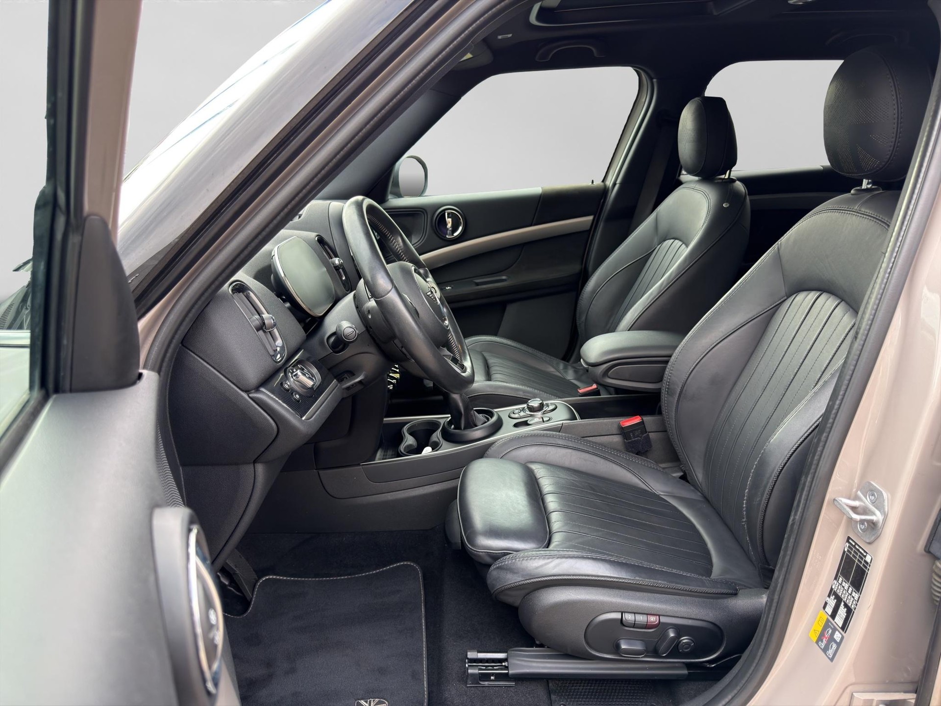 MINI Countryman F60 1.5i Cooper S E ALL4-image-1