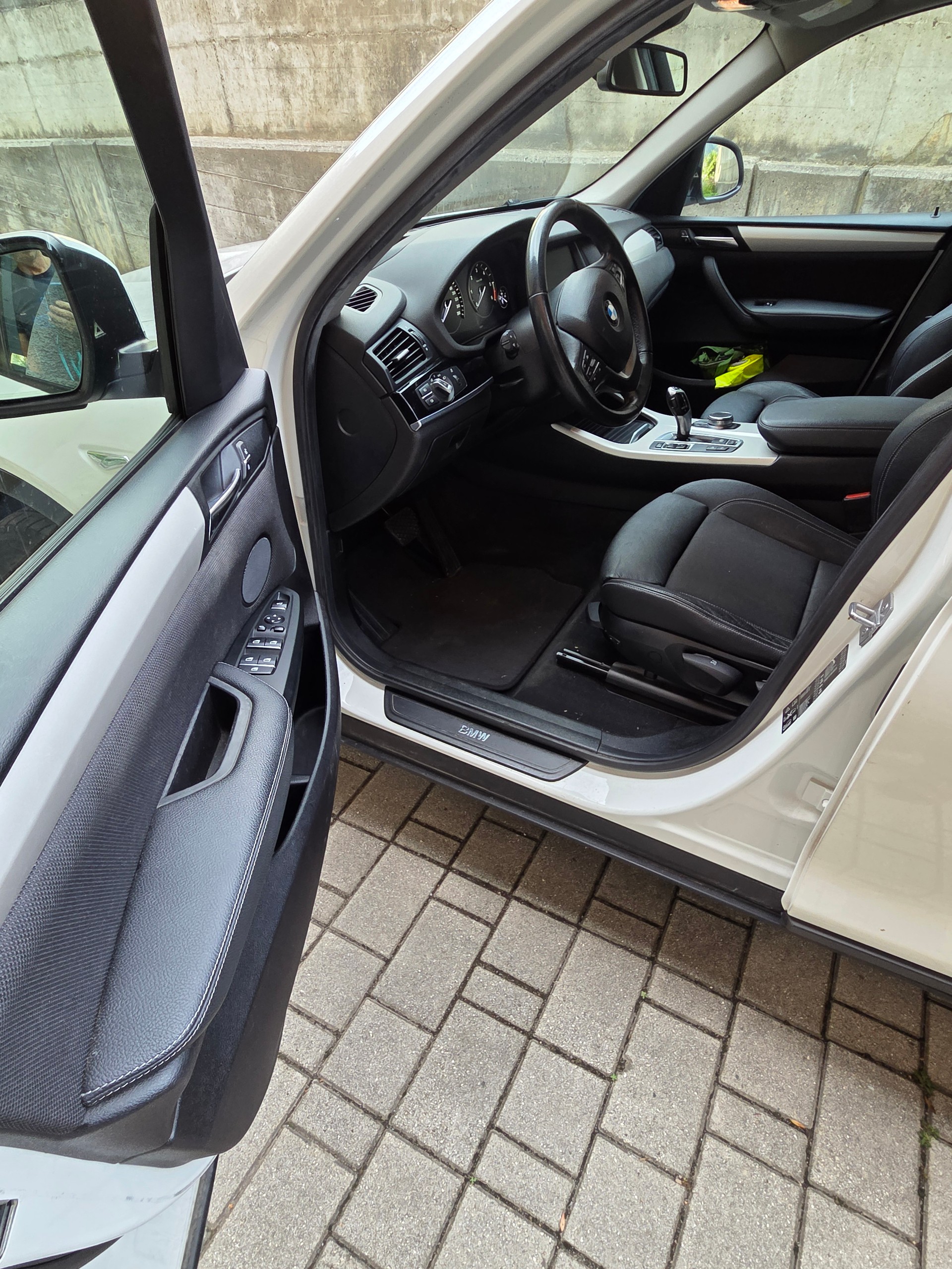 BMW 30d xDrive-image-2