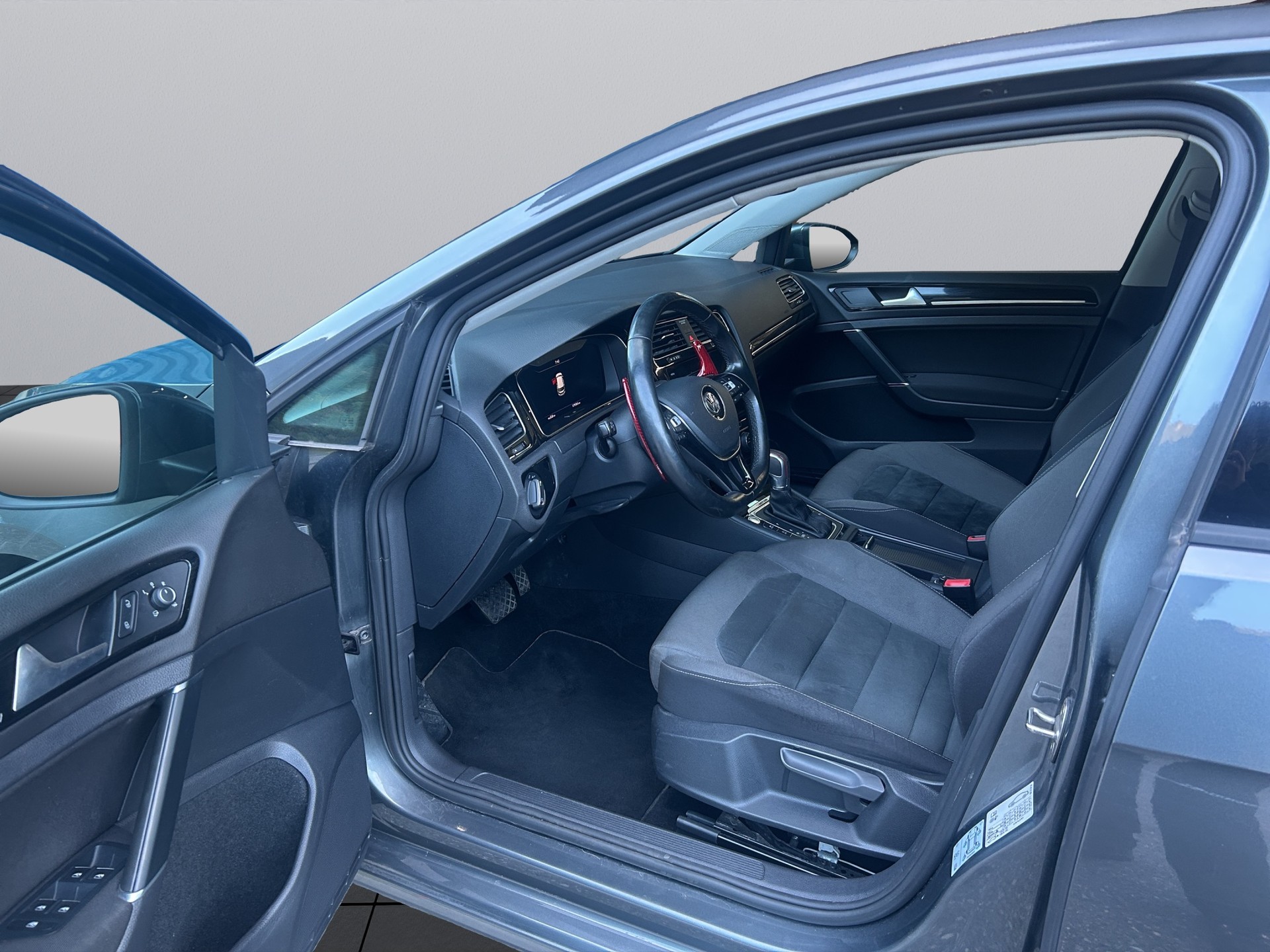 VW Golf 2.0 TDI Highline 4Motion DSG-image-11
