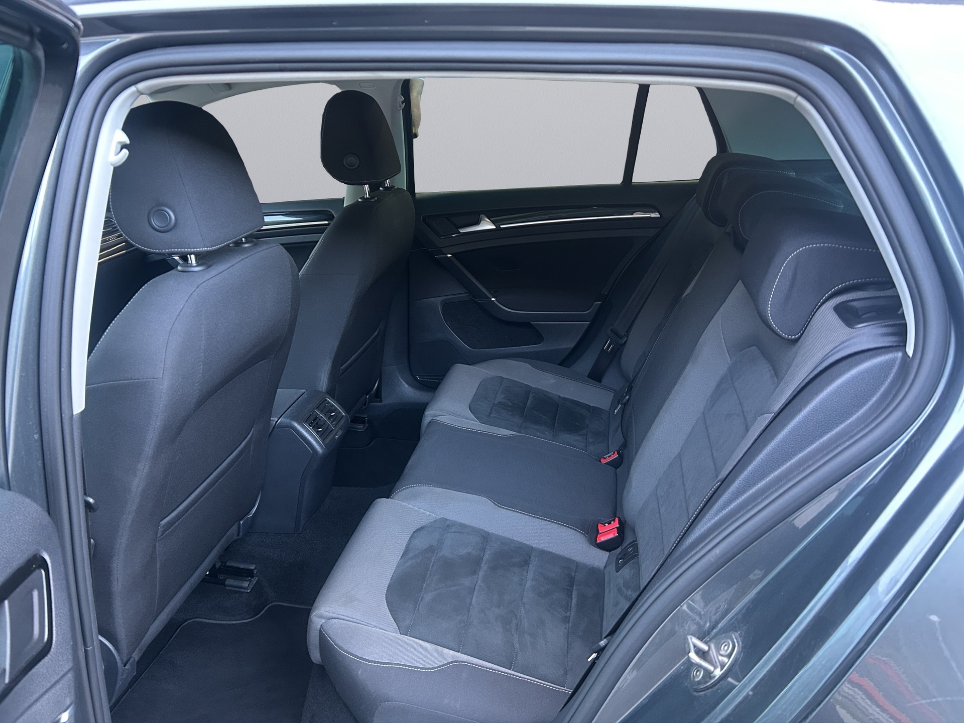 VW Golf 2.0 TDI Highline 4Motion DSG-image-10