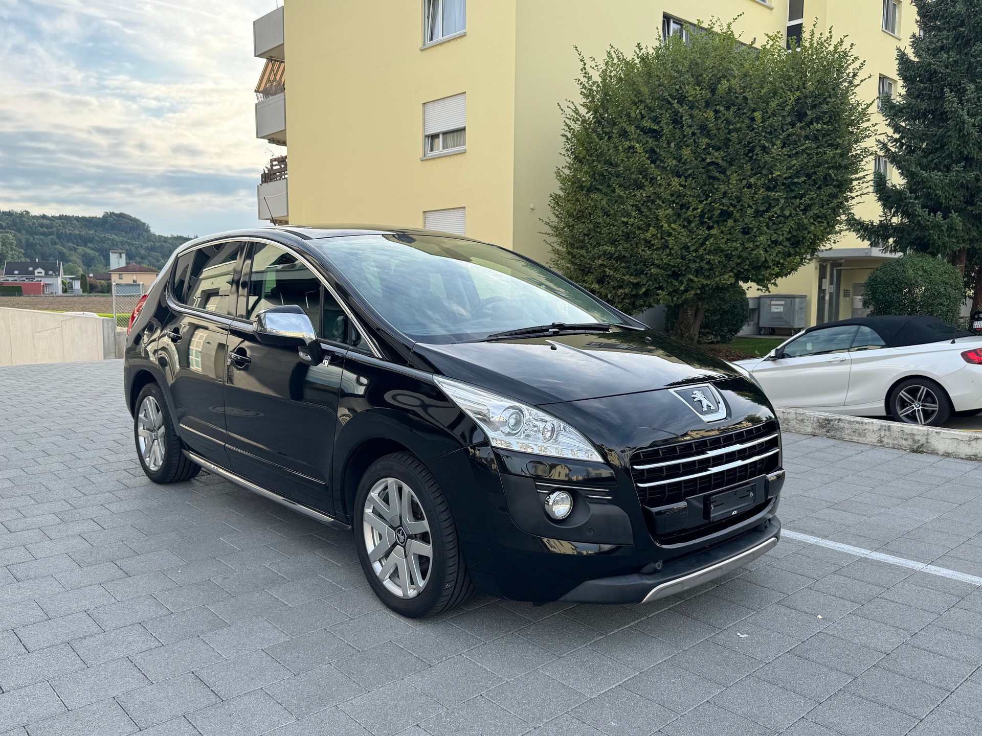 PEUGEOT 3008 HYbrid4 4X4 2.0 HDI EGS6-image-6