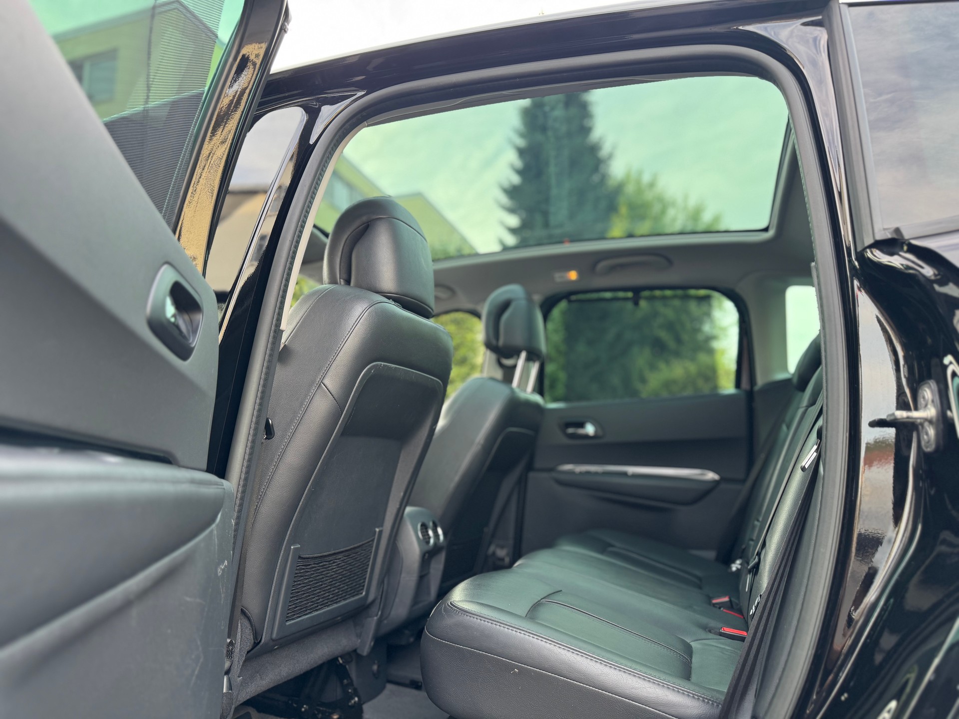 PEUGEOT 3008 HYbrid4 4X4 2.0 HDI EGS6-image-19