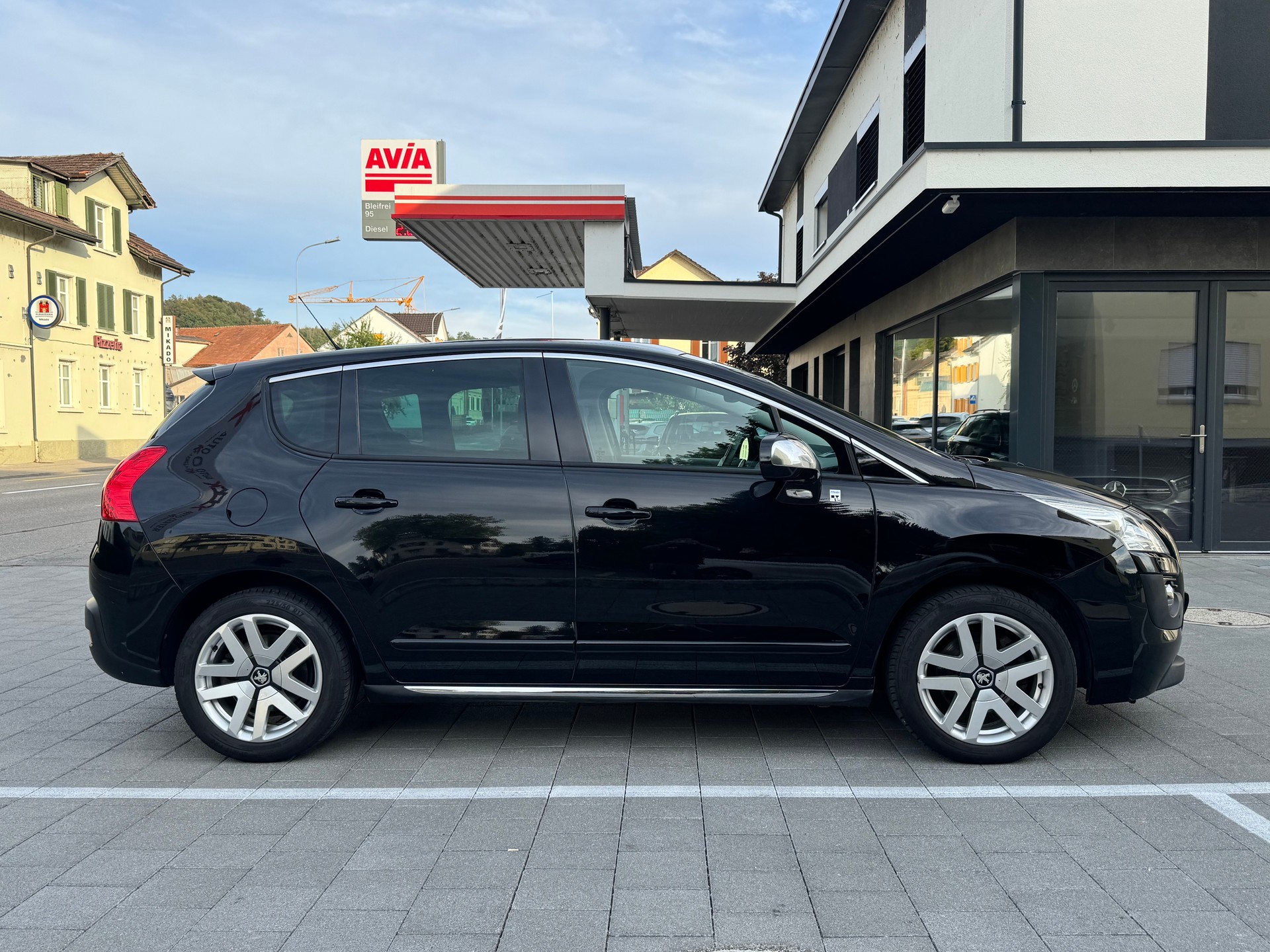 PEUGEOT 3008 HYbrid4 4X4 2.0 HDI EGS6-image-5