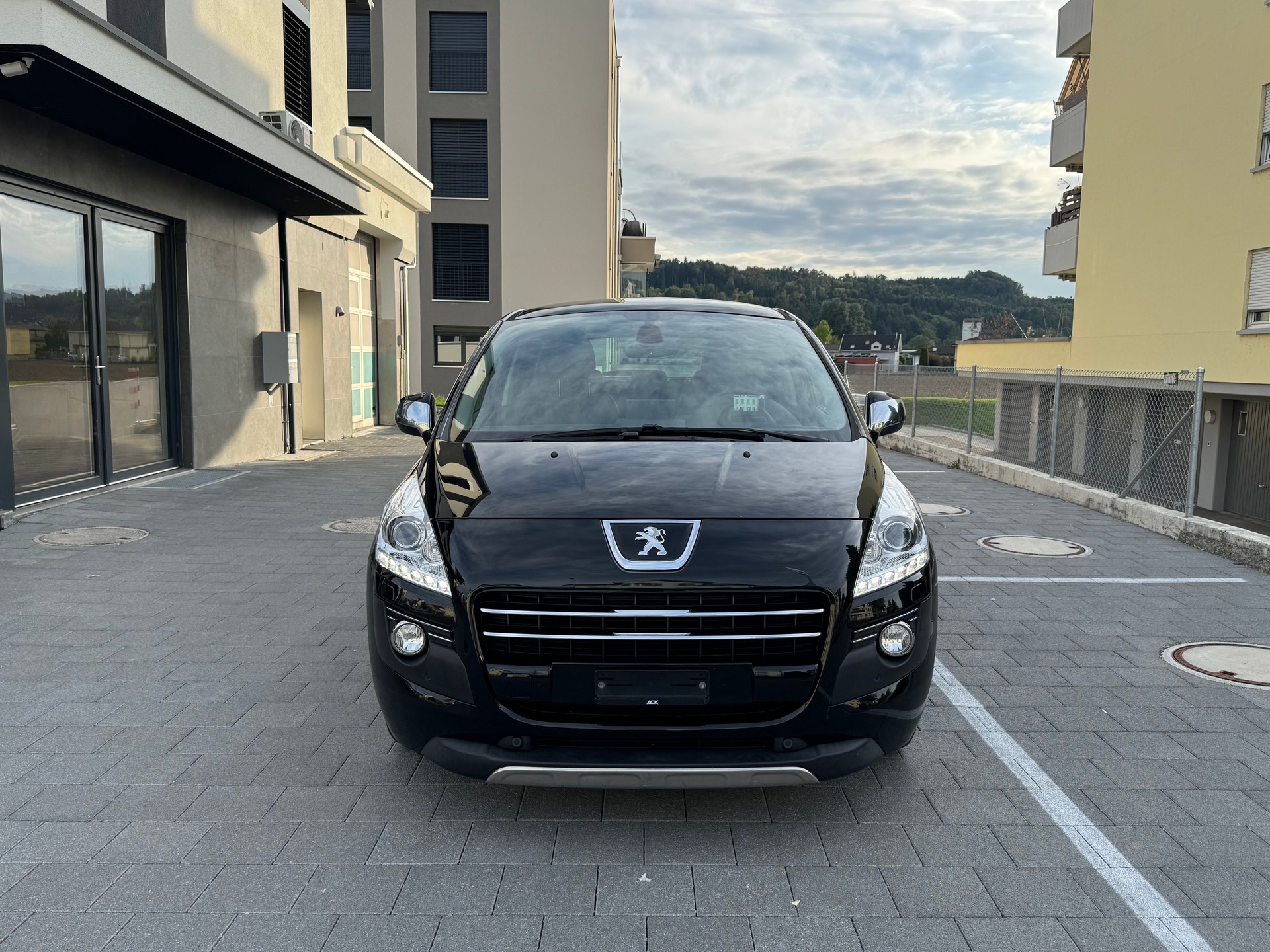 PEUGEOT 3008 HYbrid4 4X4 2.0 HDI EGS6-image-7