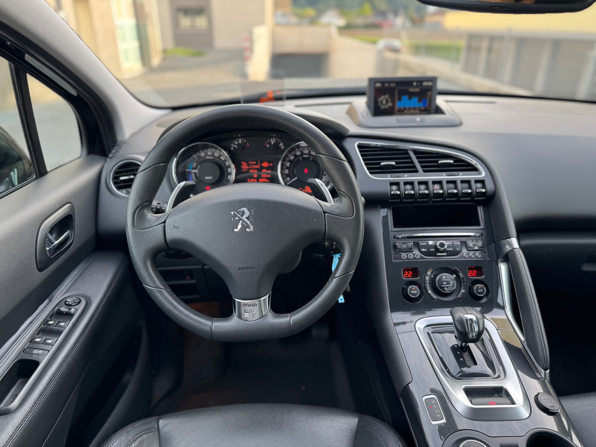 PEUGEOT 3008 HYbrid4 4X4 2.0 HDI EGS6-image-10