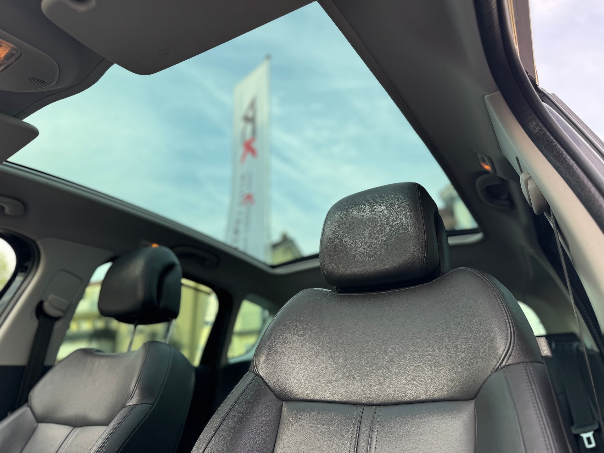 PEUGEOT 3008 HYbrid4 4X4 2.0 HDI EGS6-image-13