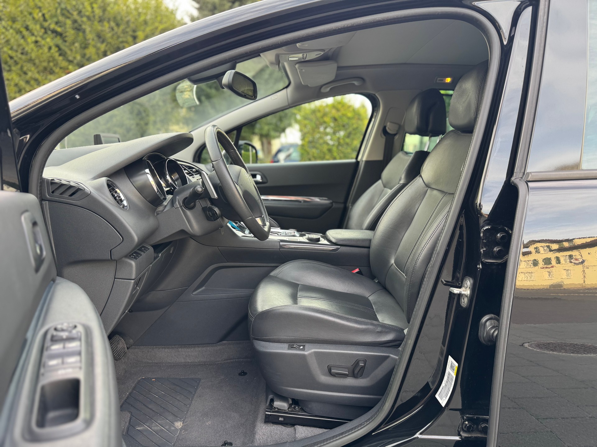 PEUGEOT 3008 HYbrid4 4X4 2.0 HDI EGS6-image-12