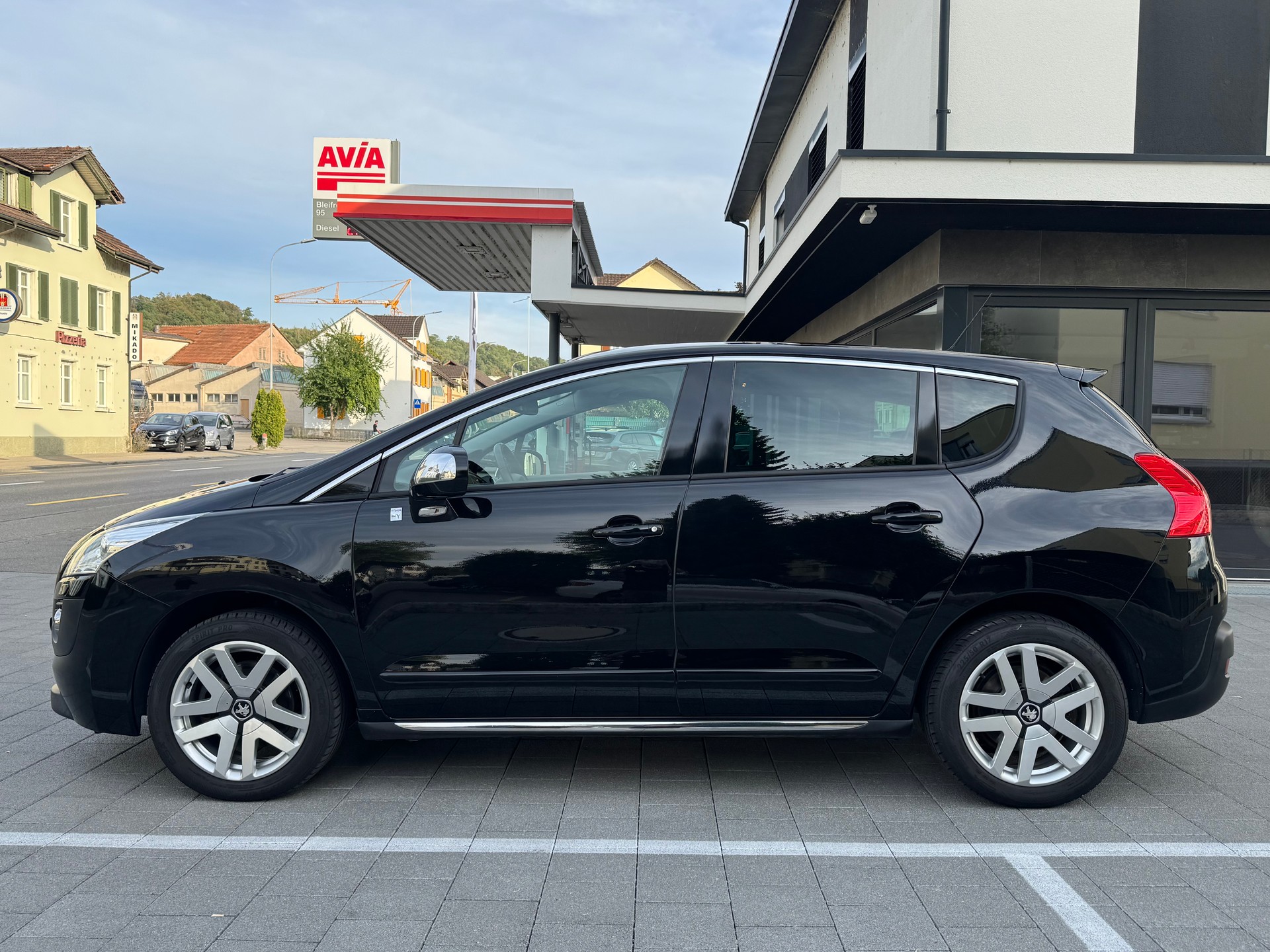 PEUGEOT 3008 HYbrid4 4X4 2.0 HDI EGS6-showroom-element-1