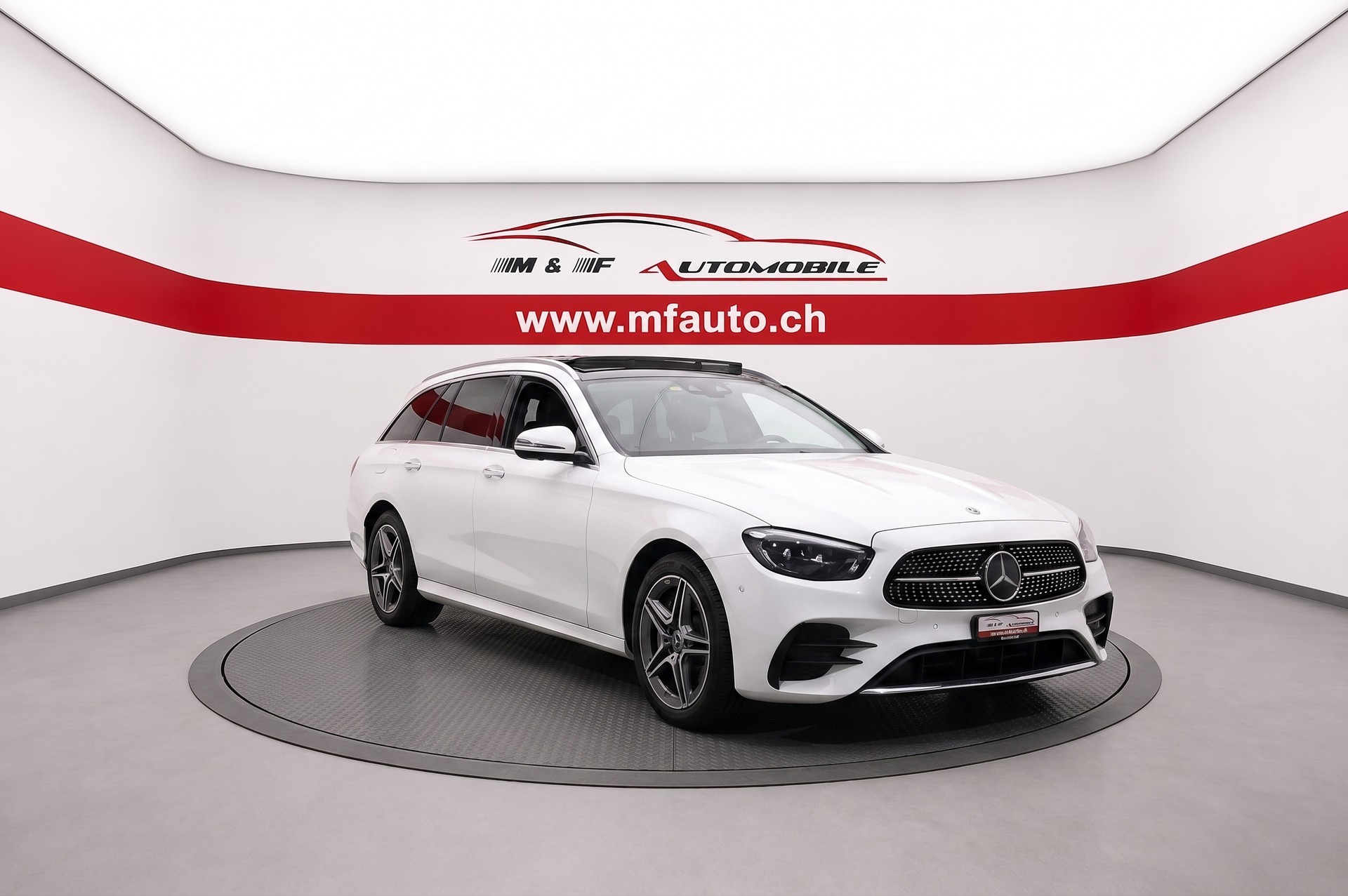 MERCEDES-BENZ E 300 de AMG Line 4matic Kombi Pack Premium " 360°-Kamera " Panorama-Schiebedach "-showroom-element-2