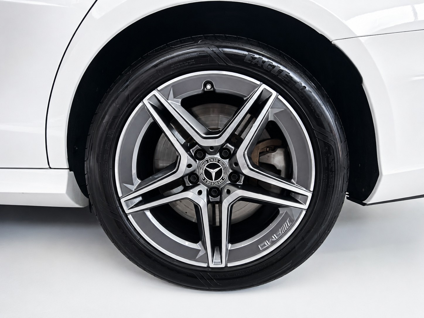MERCEDES-BENZ E 300 de AMG Line 4matic Kombi Pack Premium " 360°-Kamera " Panorama-Schiebedach "-image-14