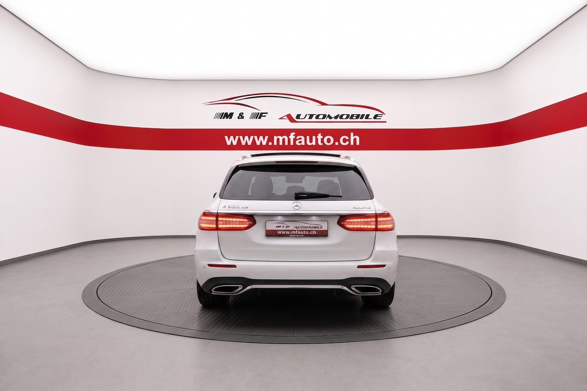 MERCEDES-BENZ E 300 de AMG Line 4matic Kombi Pack Premium " 360°-Kamera " Panorama-Schiebedach "-image-4