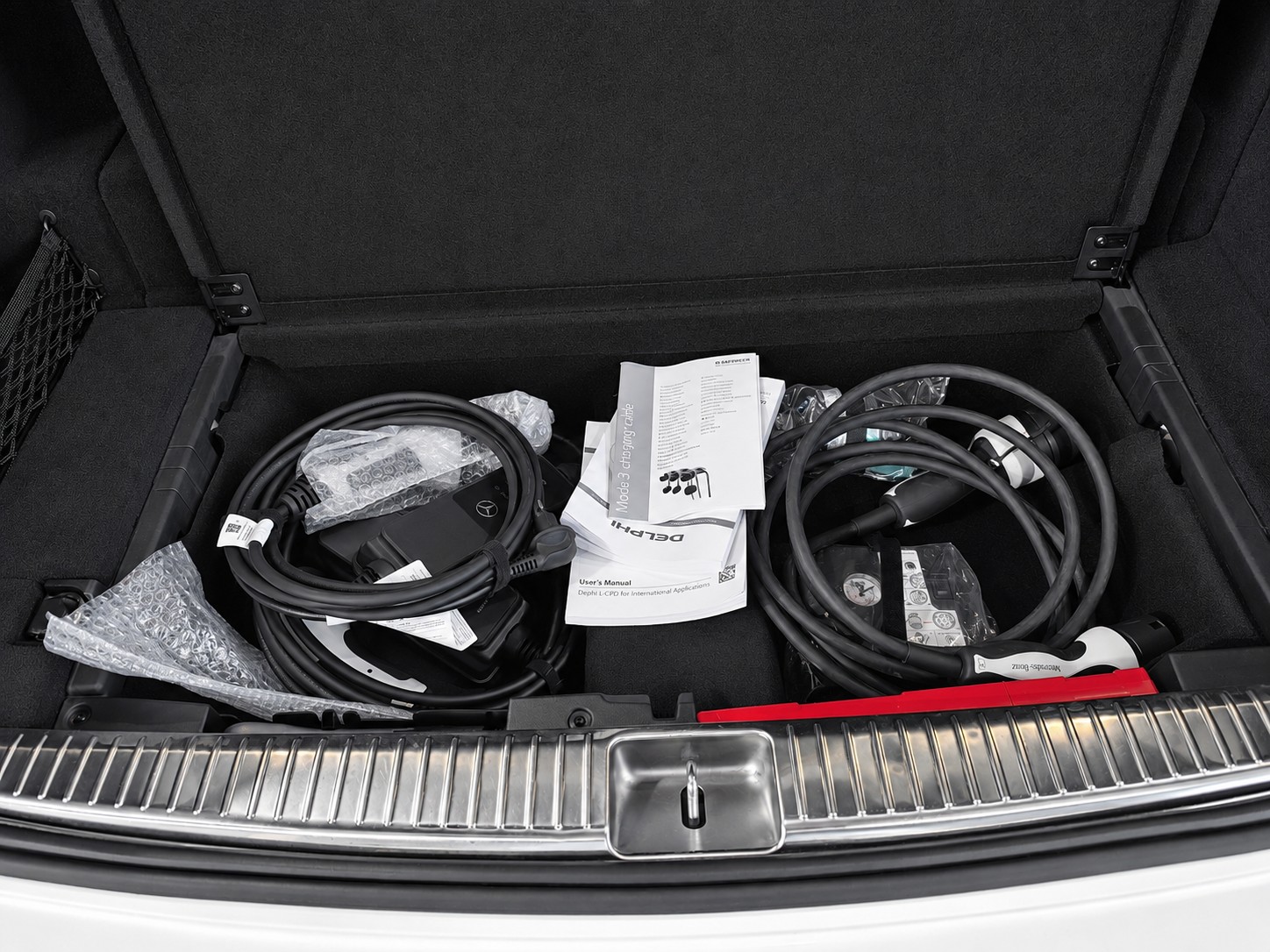 MERCEDES-BENZ E 300 de AMG Line 4matic Kombi Pack Premium " 360°-Kamera " Panorama-Schiebedach "-image-24