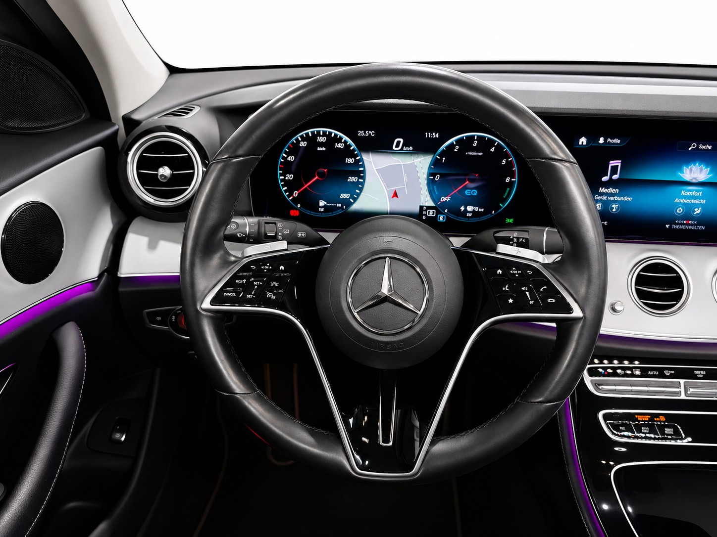 MERCEDES-BENZ E 300 de AMG Line 4matic Kombi Pack Premium " 360°-Kamera " Panorama-Schiebedach "-image-18