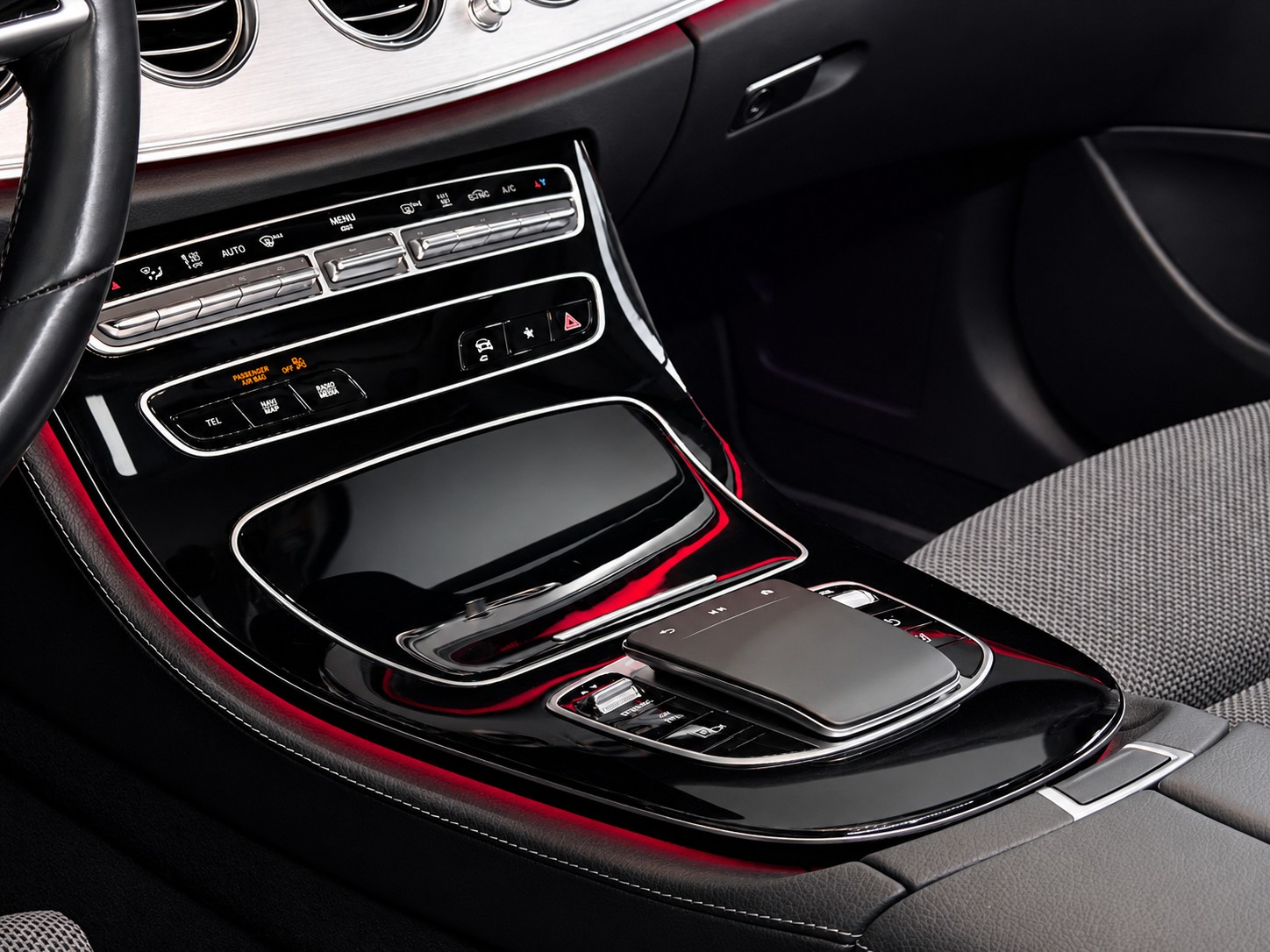 MERCEDES-BENZ E 300 de AMG Line 4matic Kombi Pack Premium " 360°-Kamera " Panorama-Schiebedach "-image-19