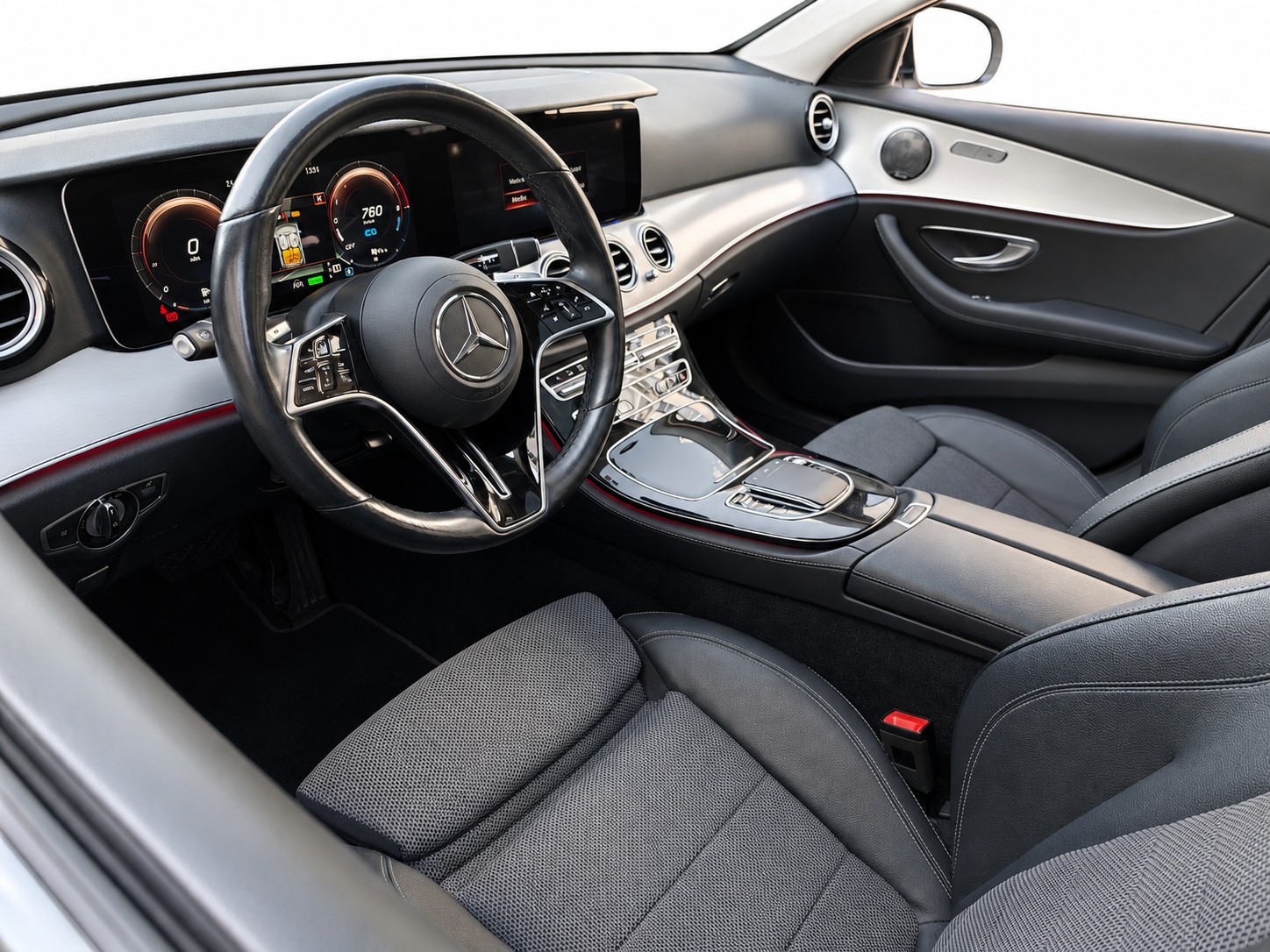 MERCEDES-BENZ E 300 de AMG Line 4matic Kombi Pack Premium " 360°-Kamera " Panorama-Schiebedach "-image-7