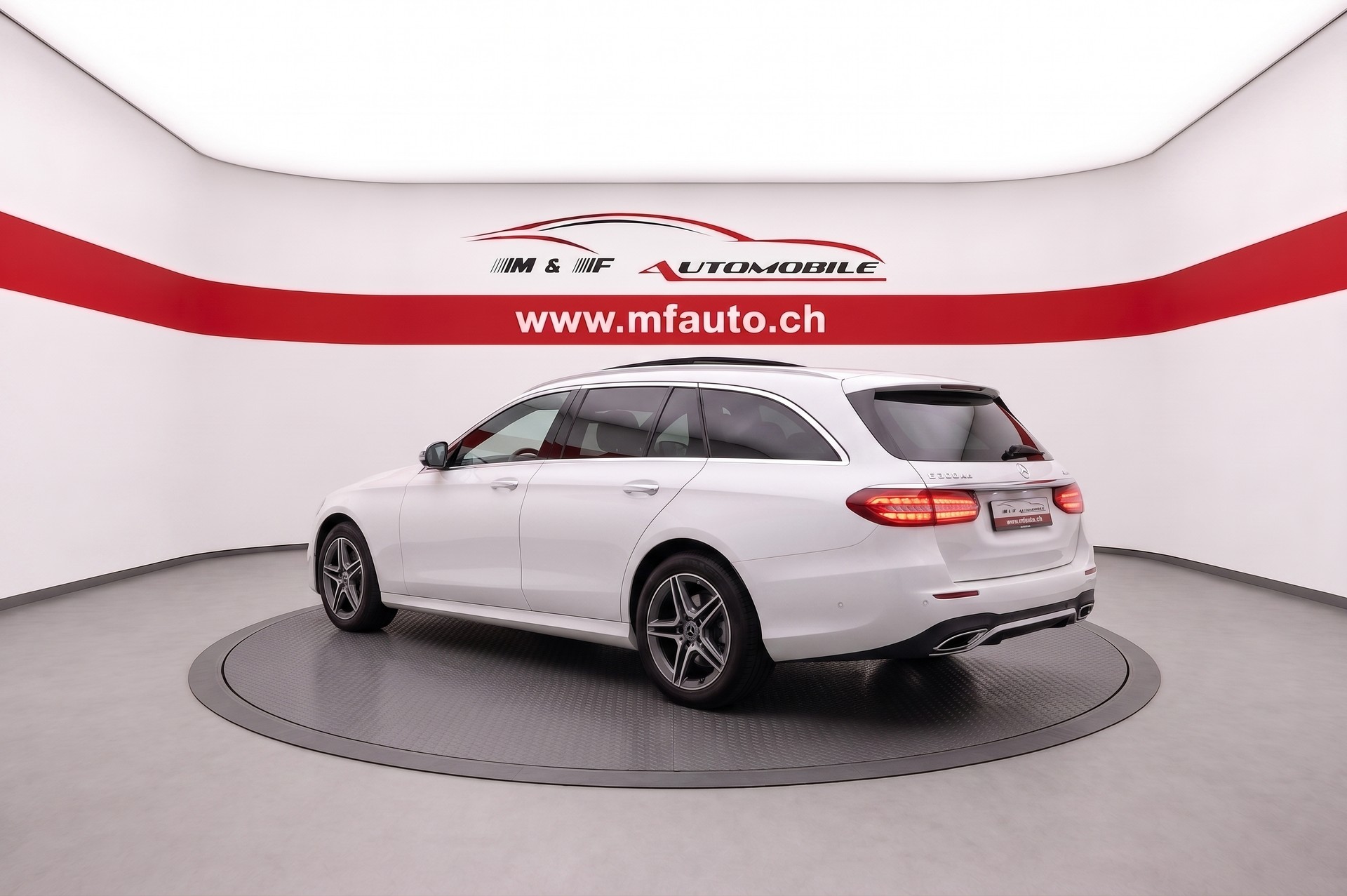 MERCEDES-BENZ E 300 de AMG Line 4matic Kombi Pack Premium " 360°-Kamera " Panorama-Schiebedach "-image-6