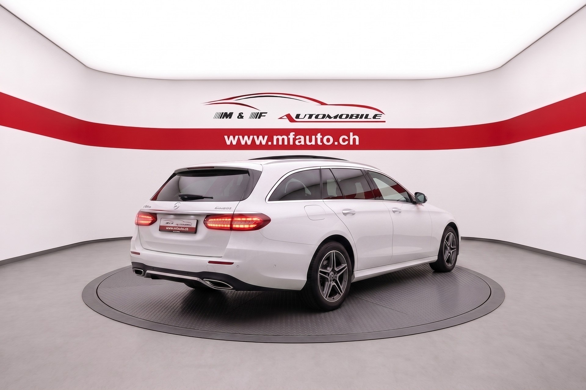 MERCEDES-BENZ E 300 de AMG Line 4matic Kombi Pack Premium " 360°-Kamera " Panorama-Schiebedach "-image-5