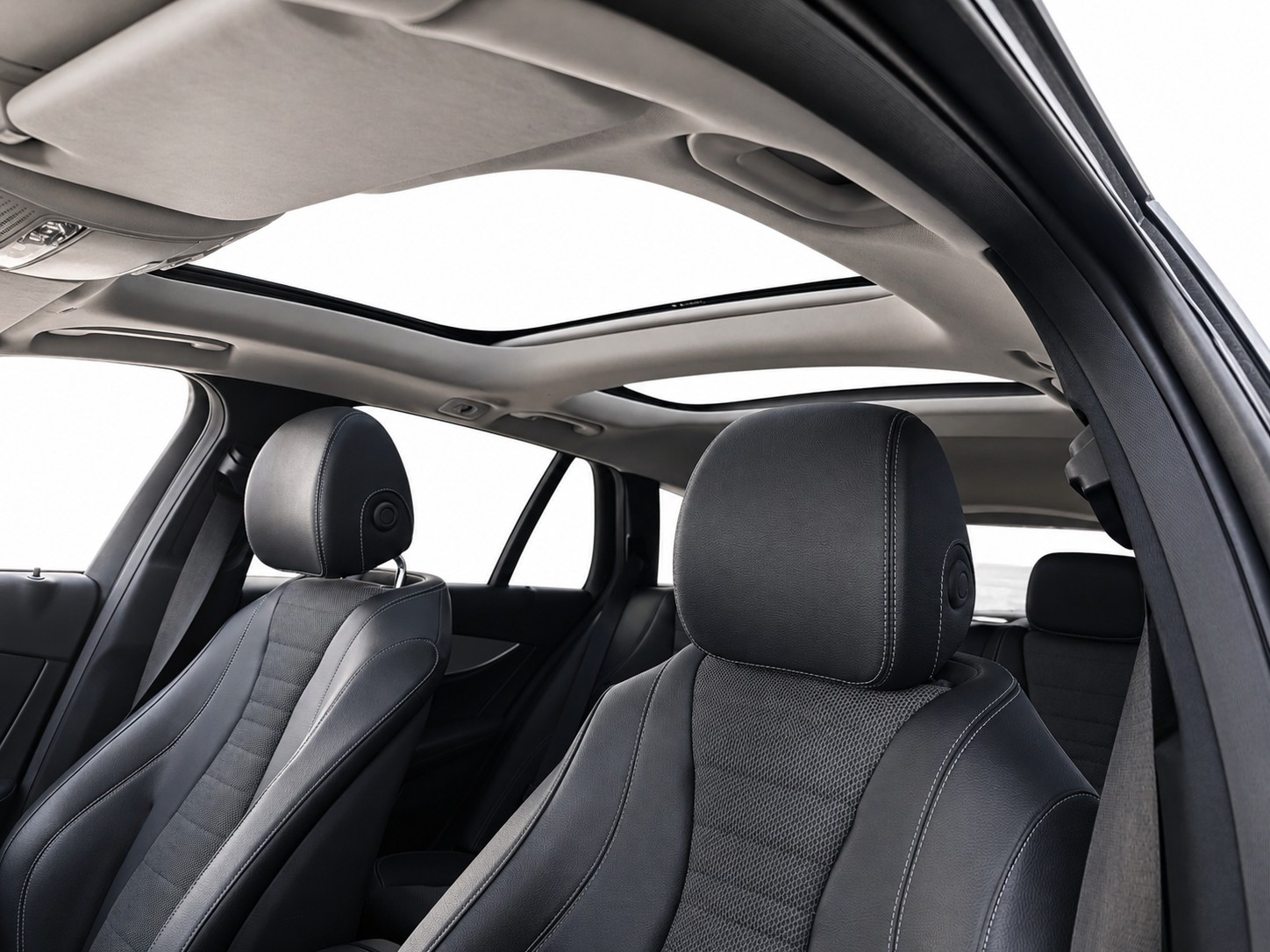 MERCEDES-BENZ E 300 de AMG Line 4matic Kombi Pack Premium " 360°-Kamera " Panorama-Schiebedach "-image-11