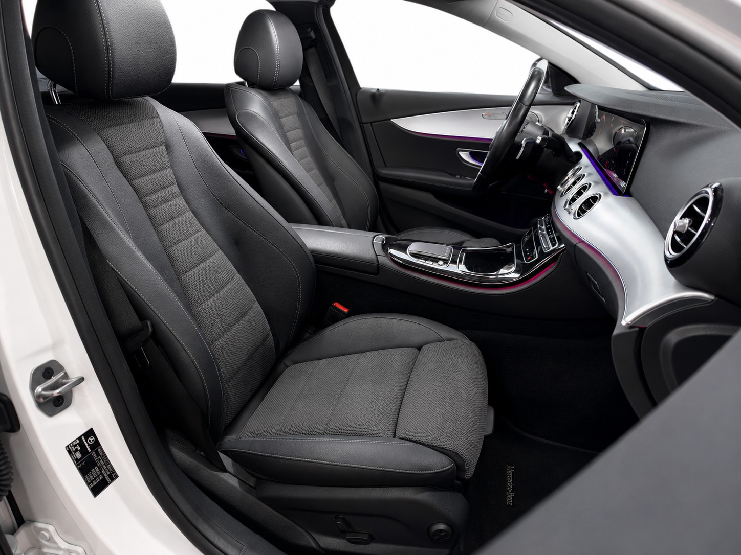 MERCEDES-BENZ E 300 de AMG Line 4matic Kombi Pack Premium " 360°-Kamera " Panorama-Schiebedach "-image-8