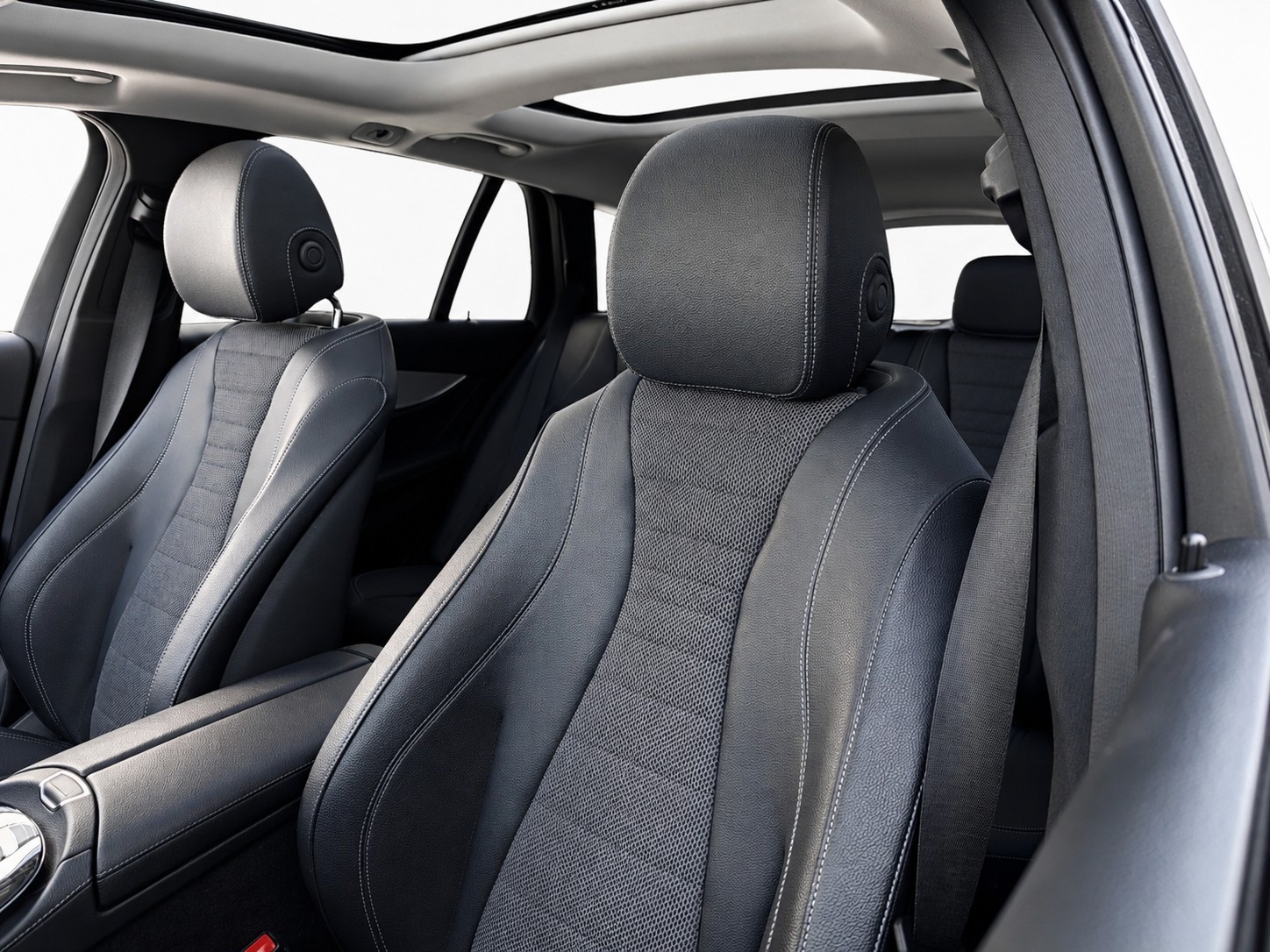 MERCEDES-BENZ E 300 de AMG Line 4matic Kombi Pack Premium " 360°-Kamera " Panorama-Schiebedach "-image-10