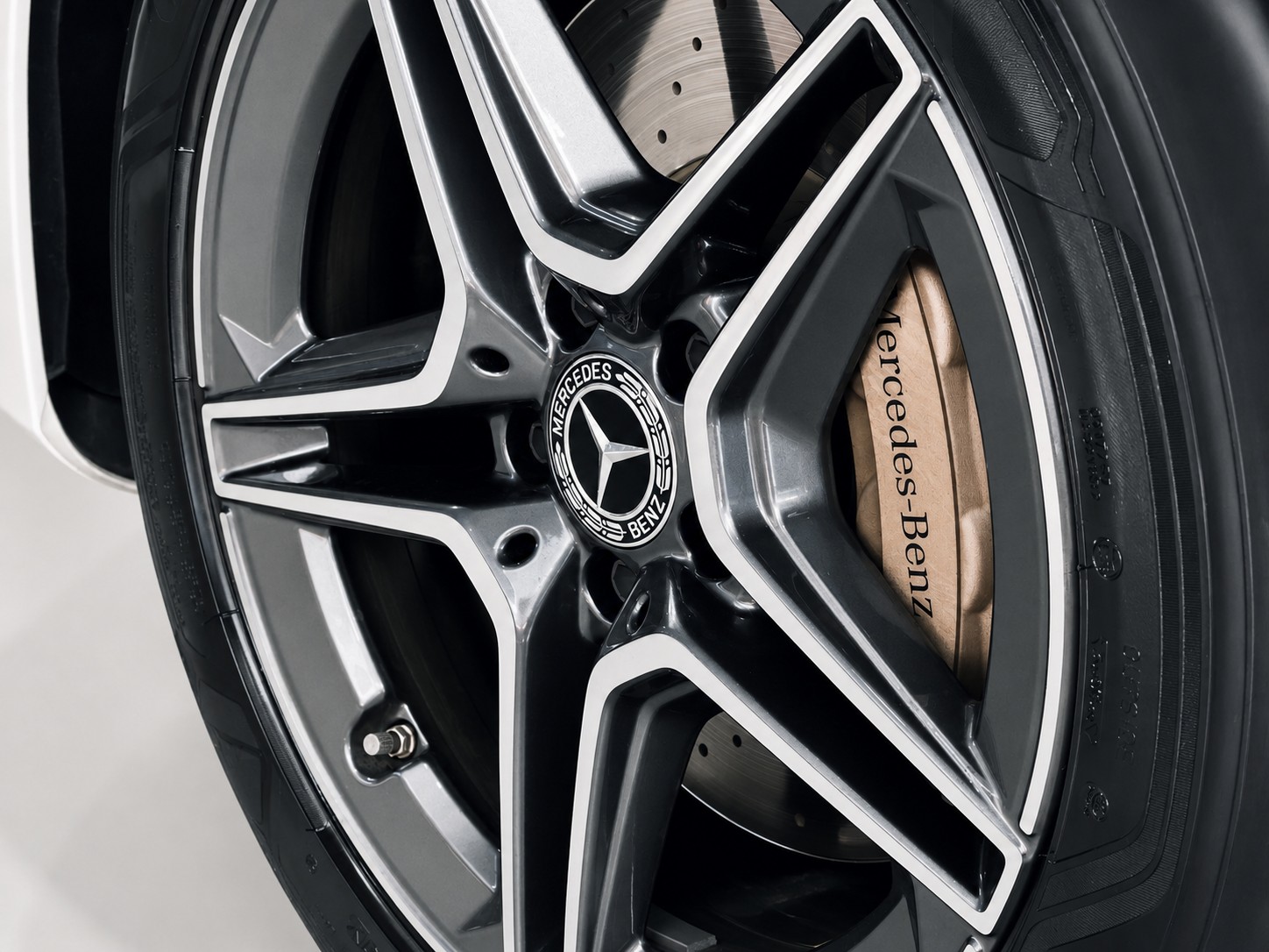 MERCEDES-BENZ E 300 de AMG Line 4matic Kombi Pack Premium " 360°-Kamera " Panorama-Schiebedach "-image-15