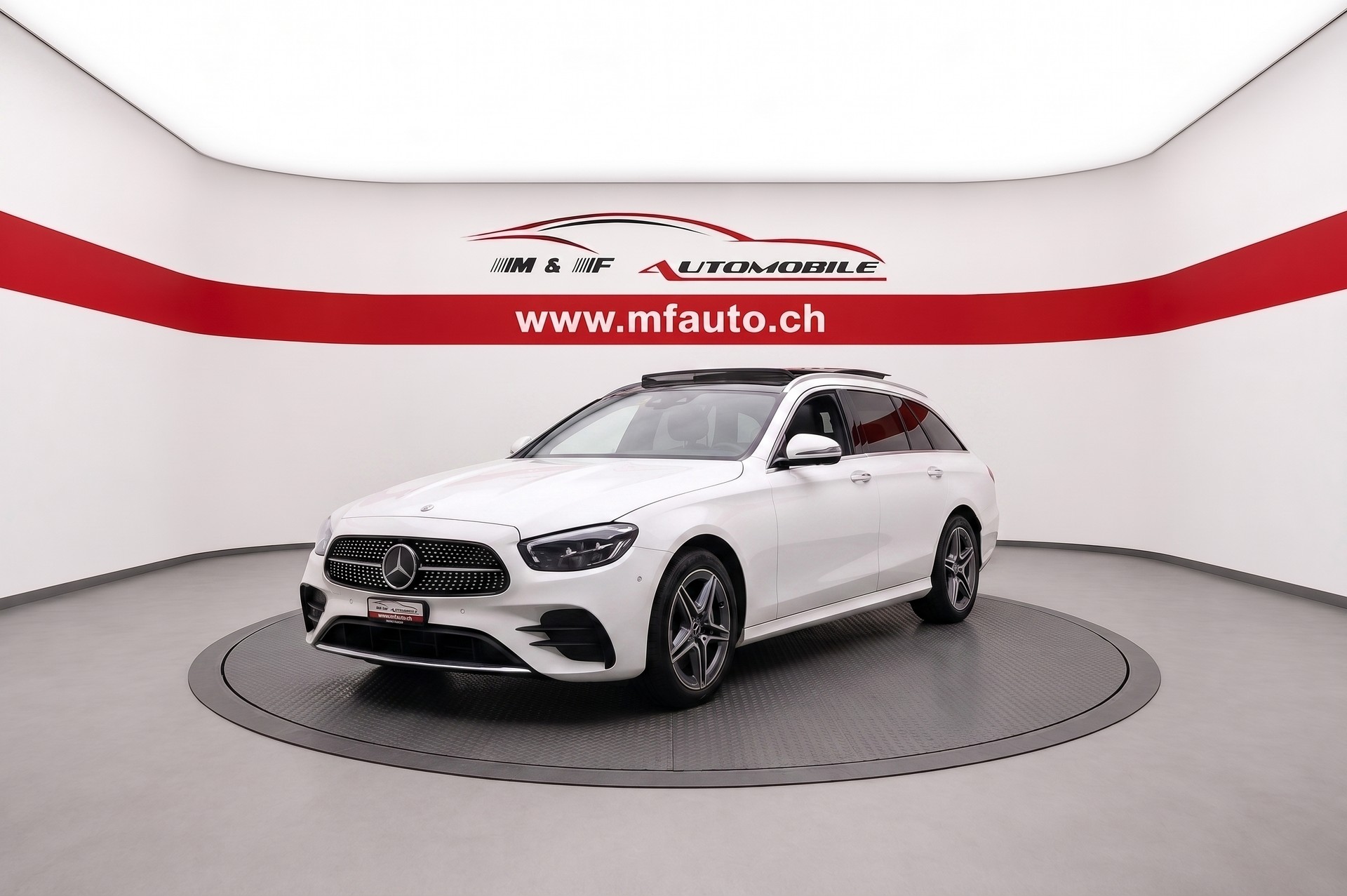 MERCEDES-BENZ E 300 de AMG Line 4matic Kombi Pack Premium " 360°-Kamera " Panorama-Schiebedach "