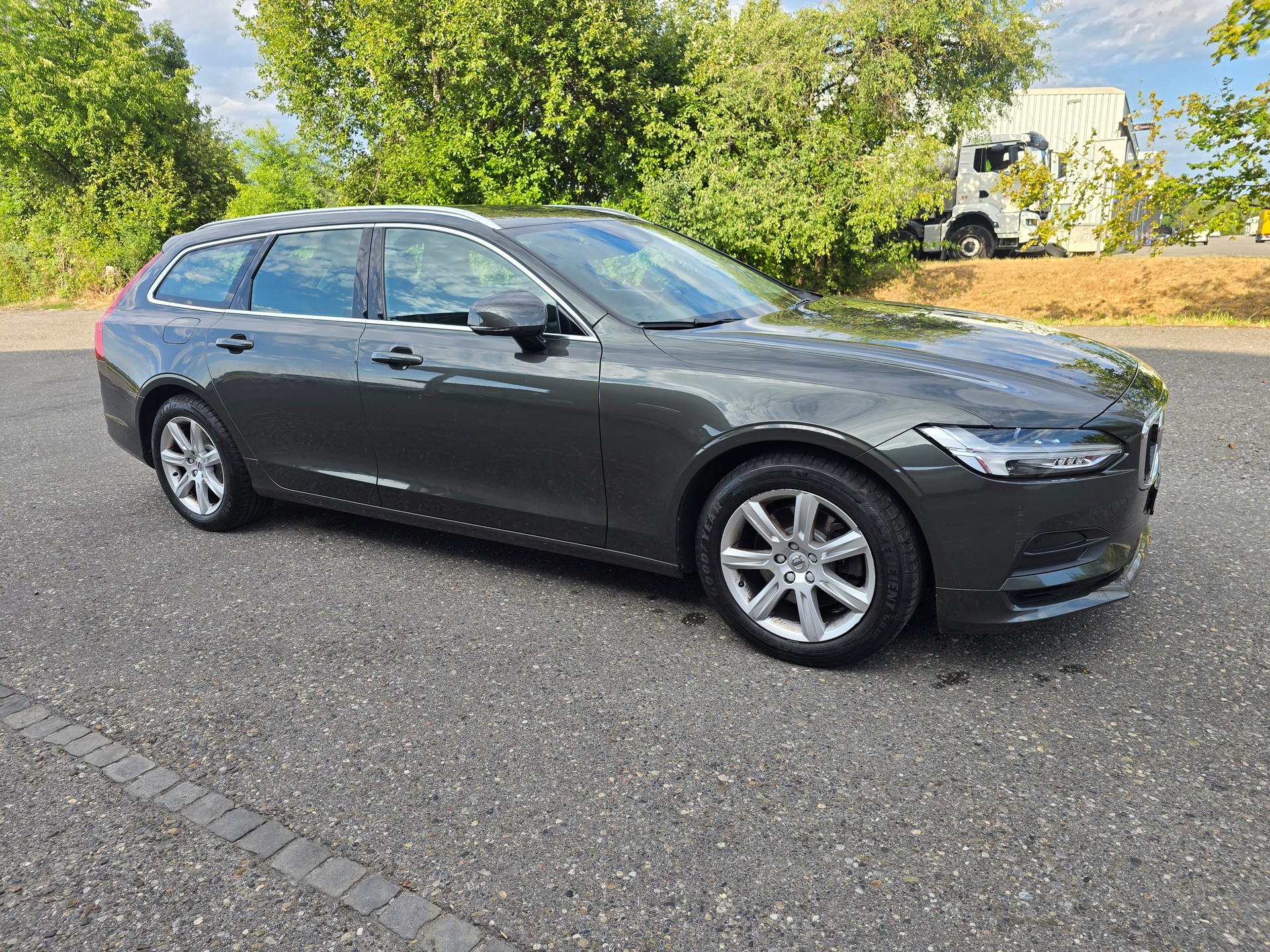 VOLVO V90 D3 AWD Kinetic Geartronic-image-2