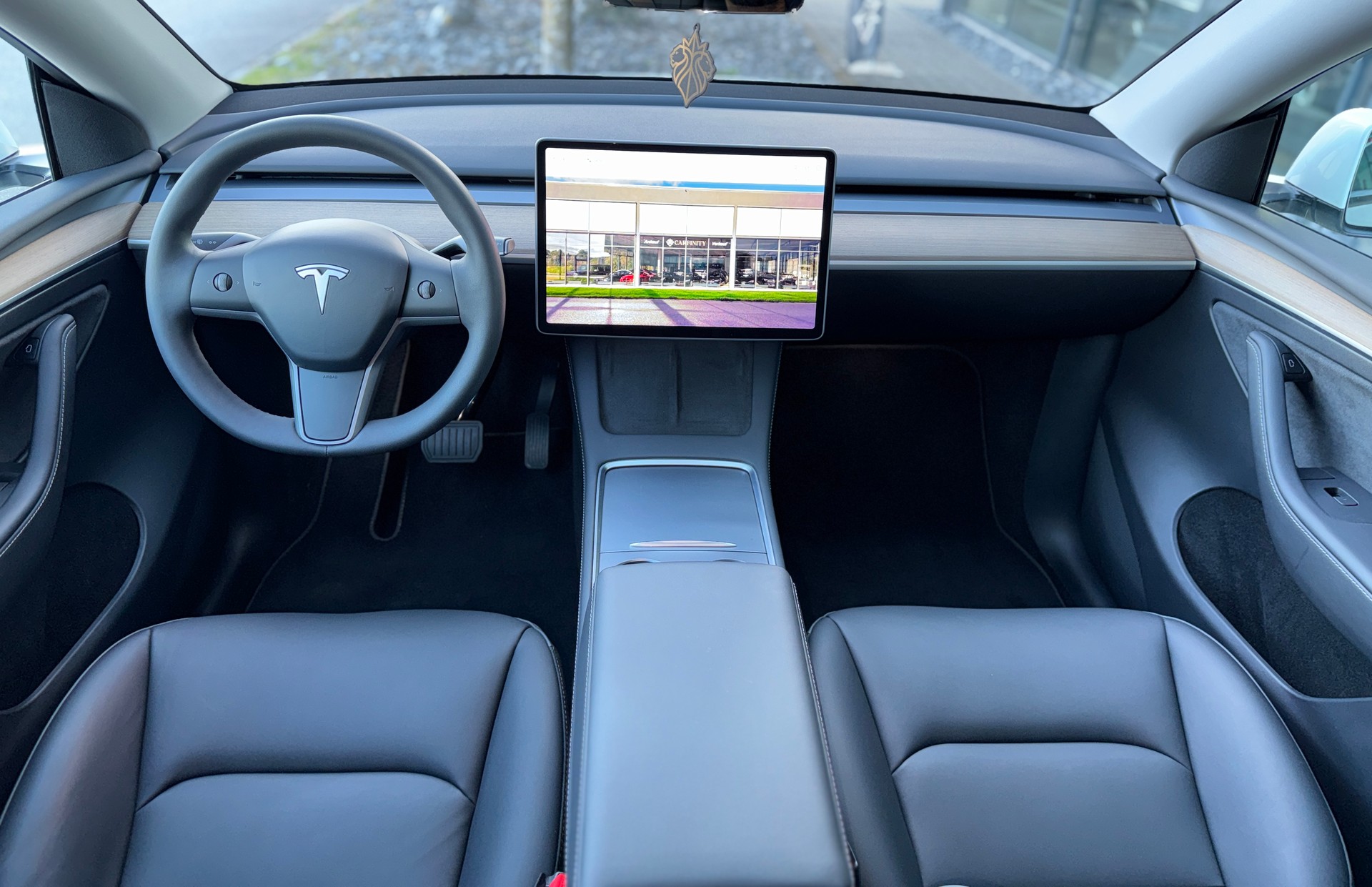 TESLA Model Y Long Range-image-8