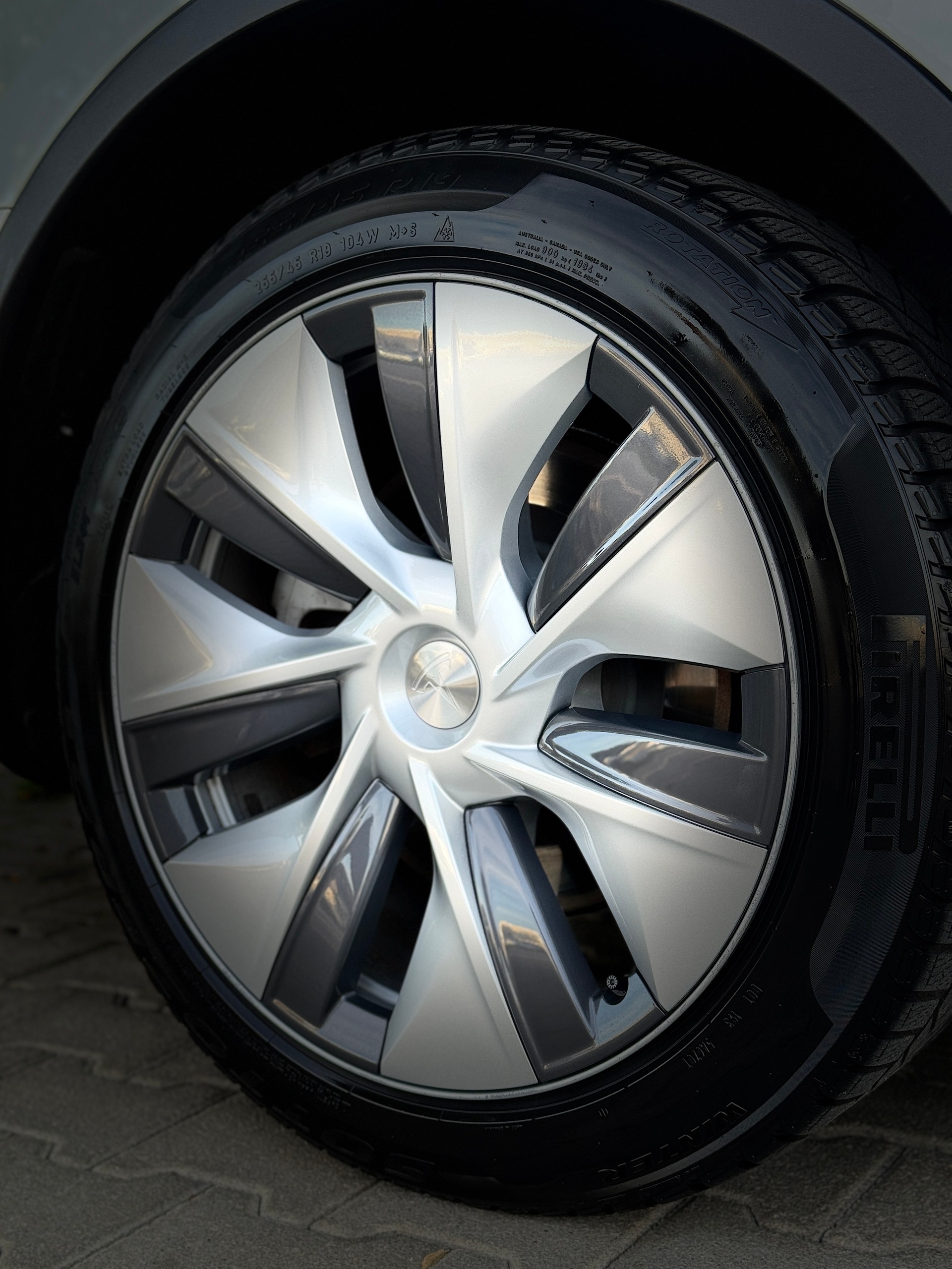 TESLA Model Y Long Range-image-15