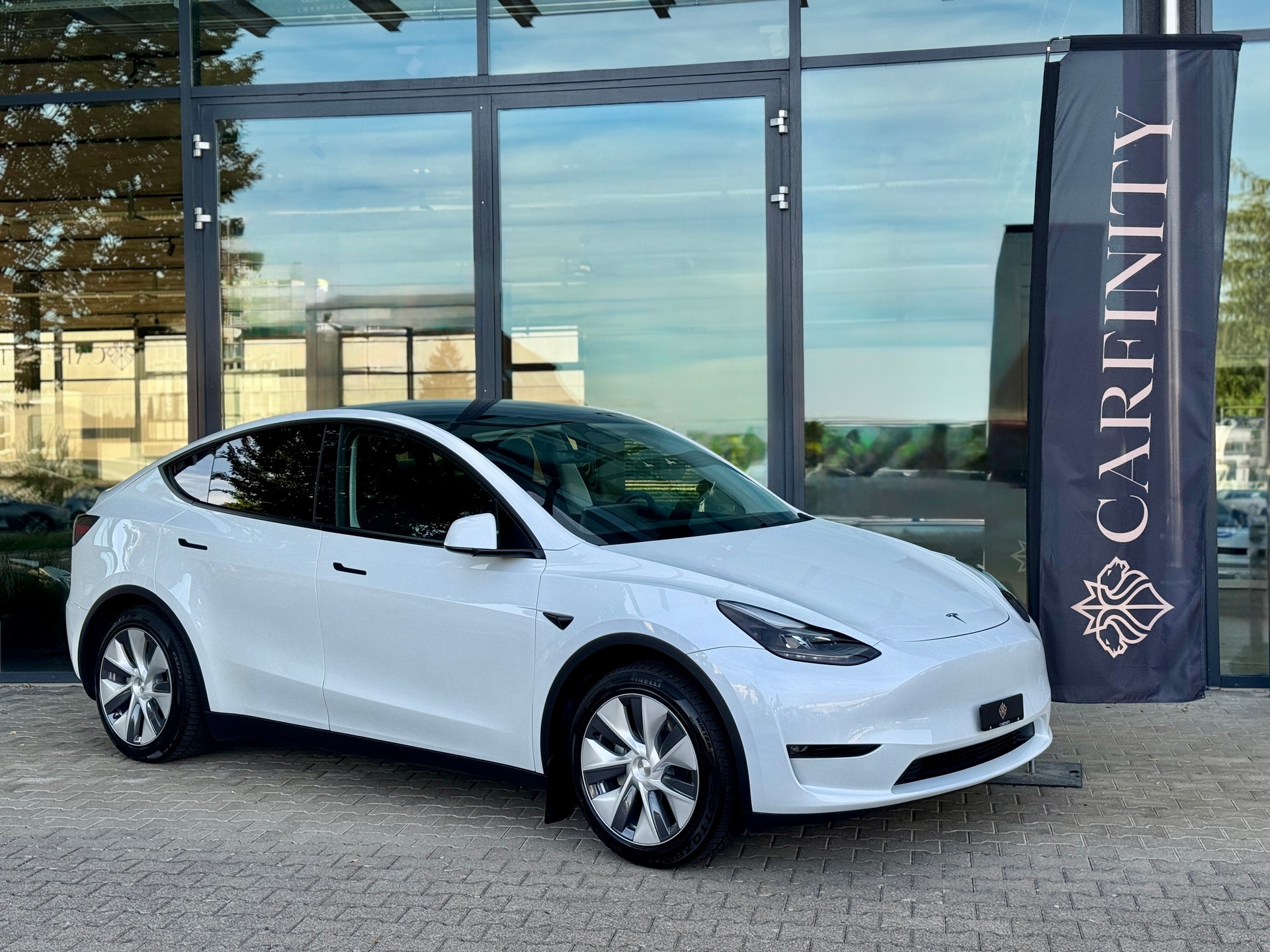 TESLA Model Y Long Range-image-0