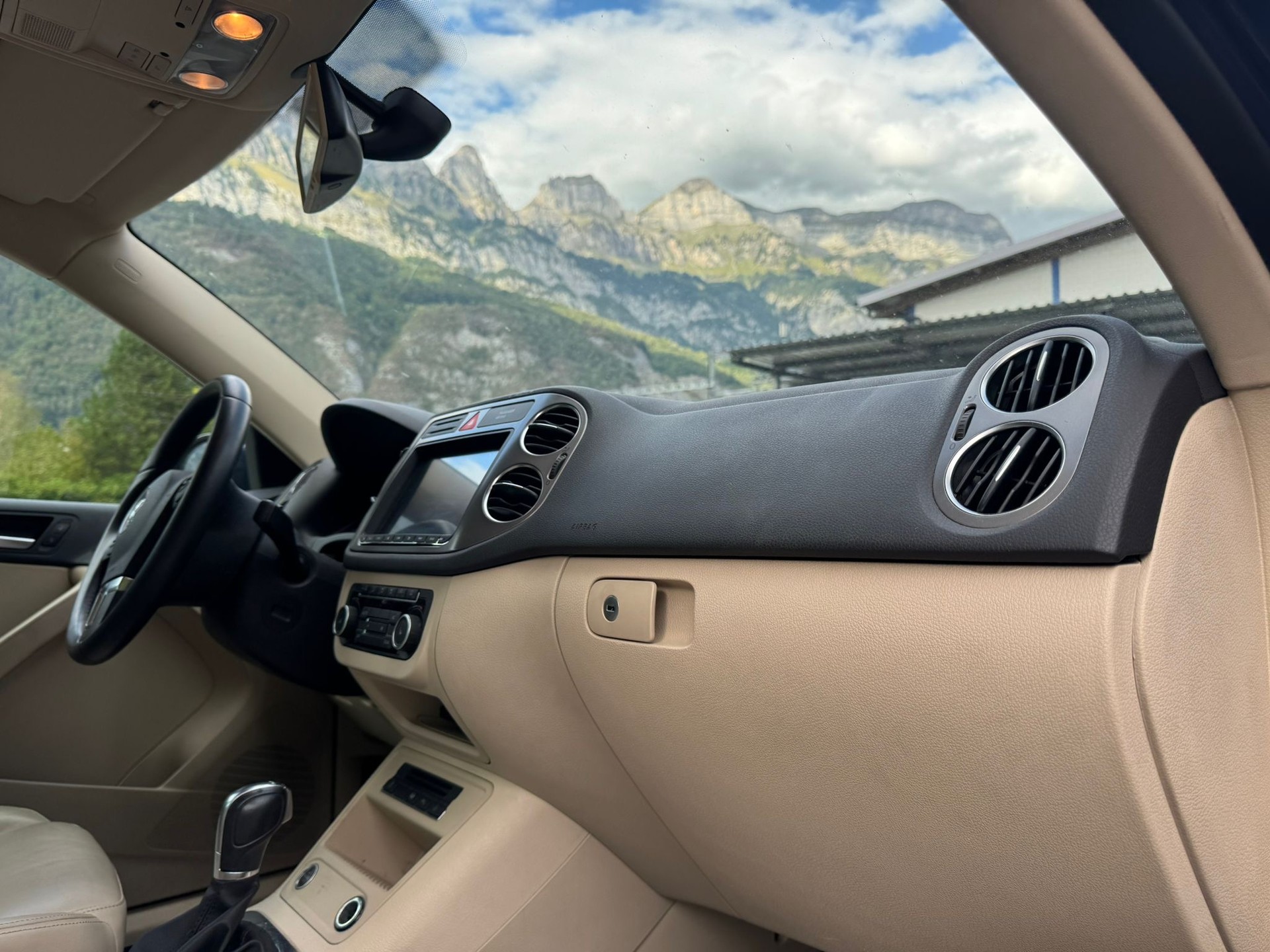 VW Tiguan 2.0 TSI Sport&Style DSG-image-11