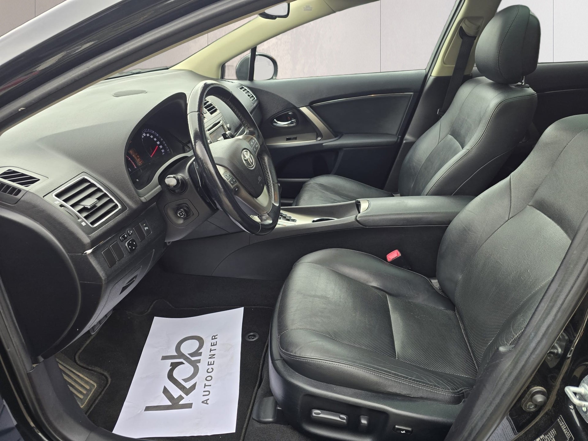 TOYOTA Avensis Sportswagon 2.0 Linea Luna Multidrive-image-18