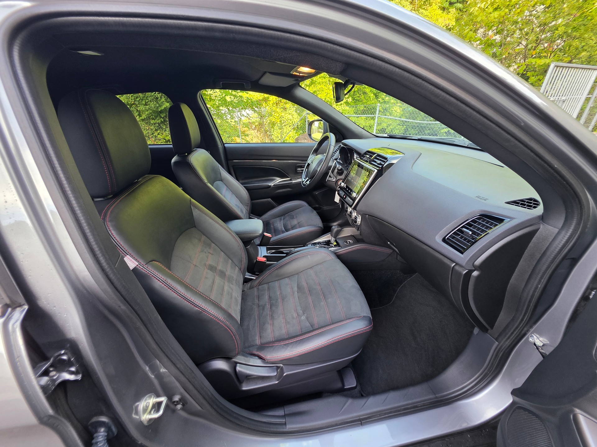MITSUBISHI ASX 2.0 Diamond 4WD Automat-image-22