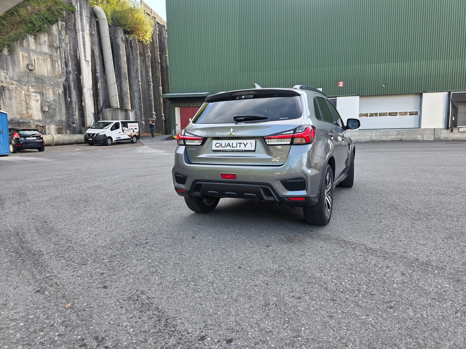 MITSUBISHI ASX 2.0 Diamond 4WD Automat-image-18