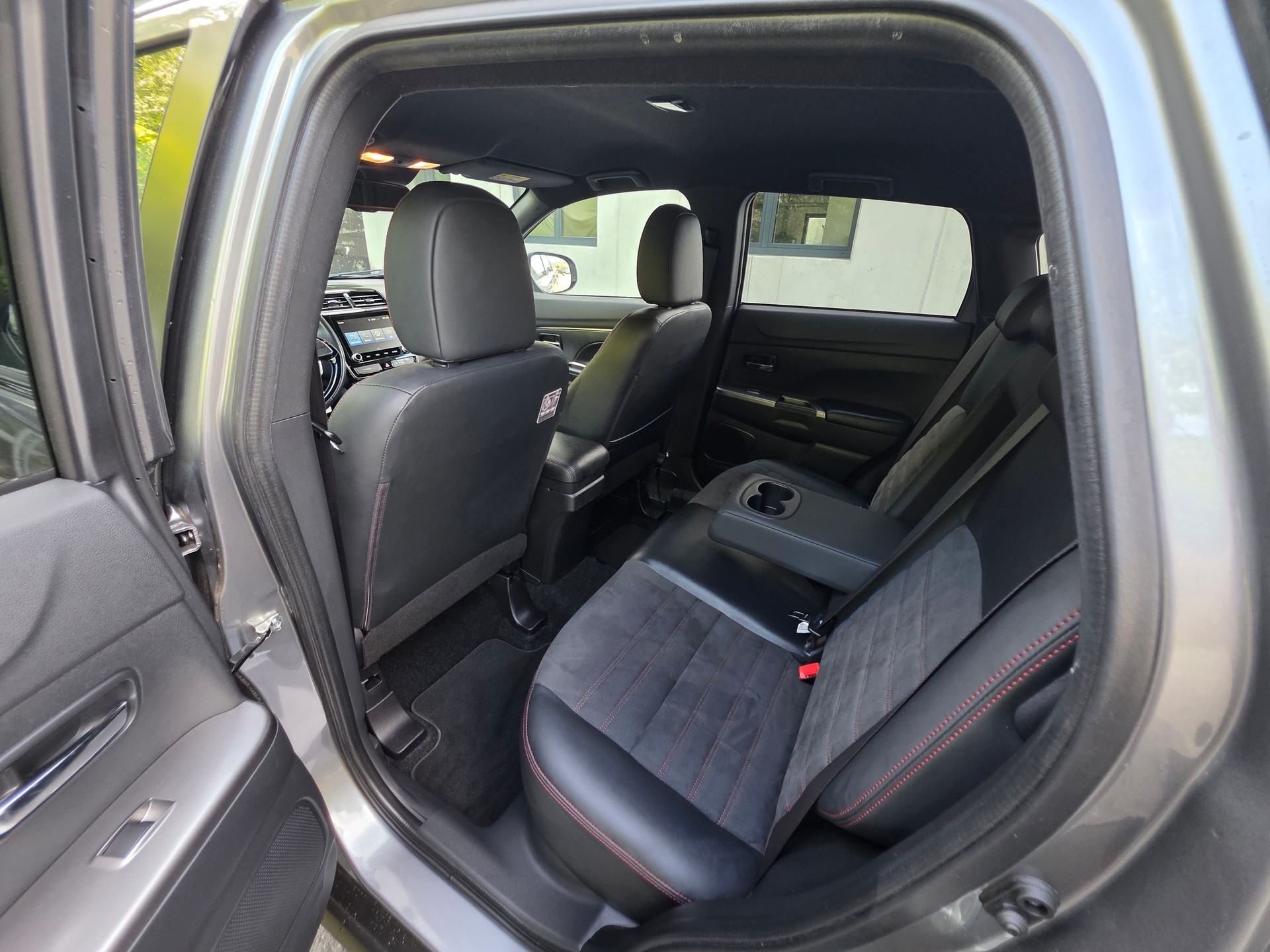 MITSUBISHI ASX 2.0 Diamond 4WD Automat-image-23