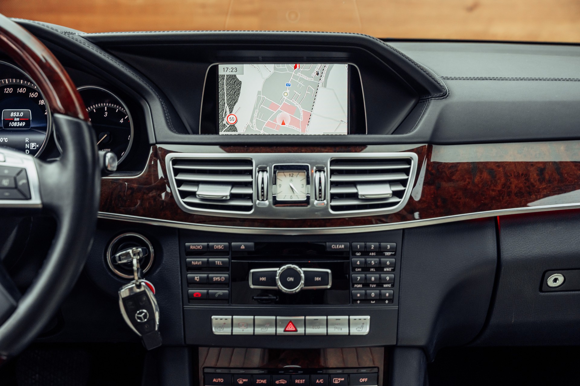 MERCEDES-BENZ E 350 BlueTEC Elégance 4Matic 7G-Tronic-image-15