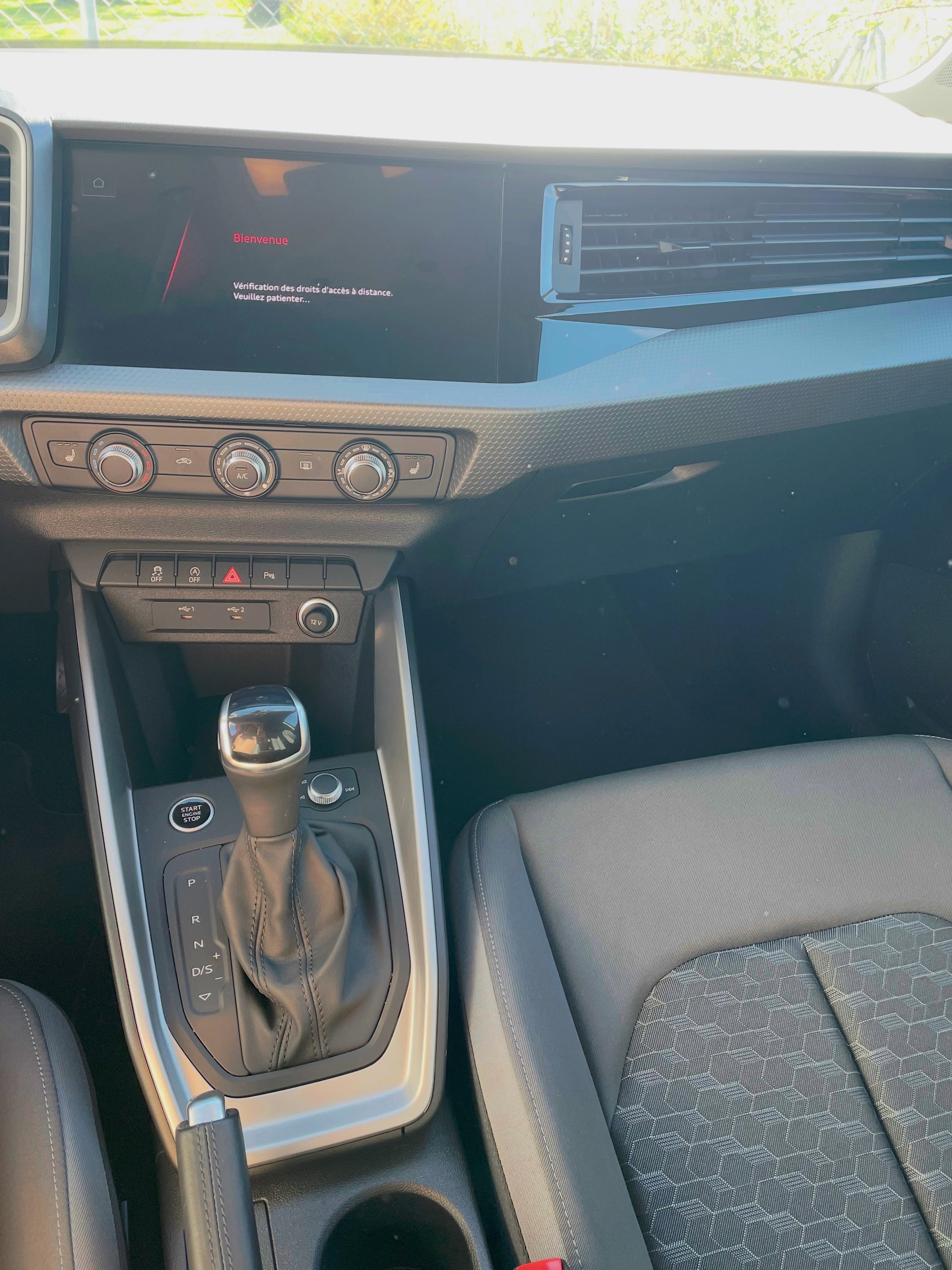 AUDI 1.0 30 TFSI Attraction S-Tronic-image-4
