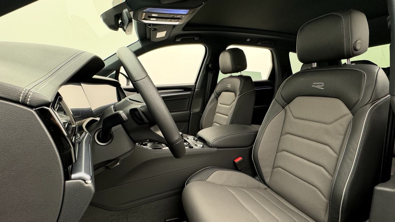 VW Touareg 3.0 TDI R-Line Final Edition Tiptronic-image-4