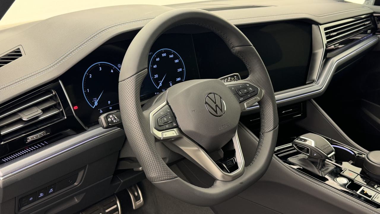 VW Touareg 3.0 TDI R-Line Final Edition Tiptronic-image-6