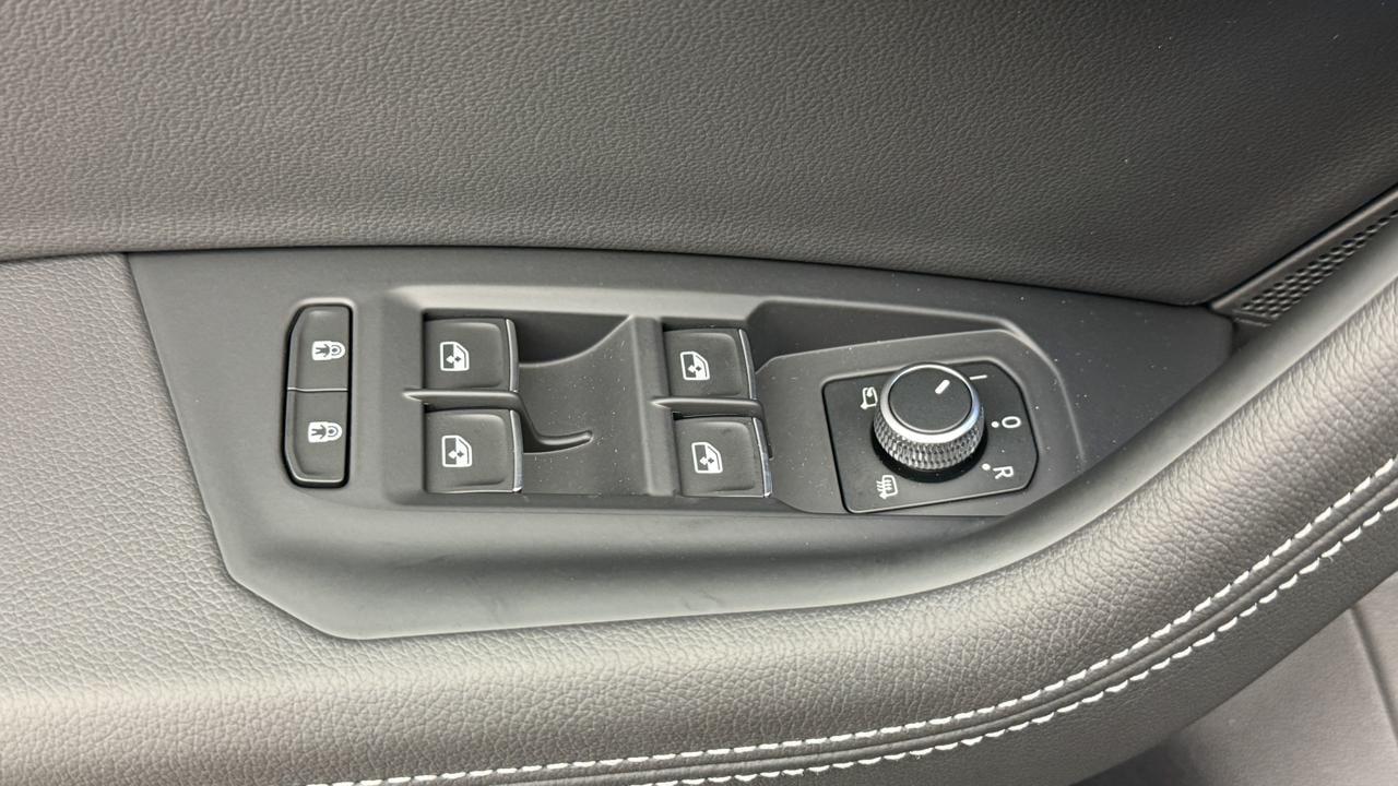 VW Touareg 3.0 TDI R-Line Final Edition Tiptronic-image-8